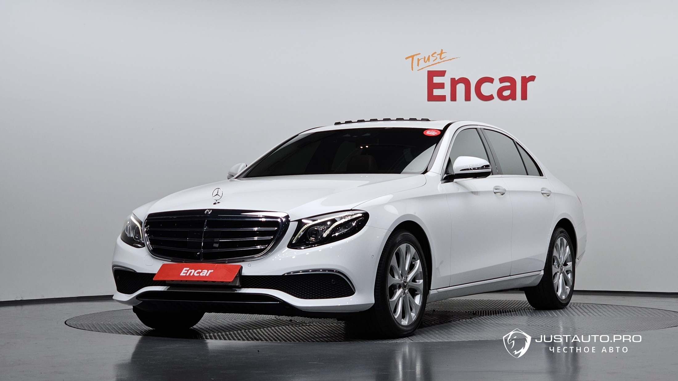 Автомобиль Mercedes-Benz E-Class