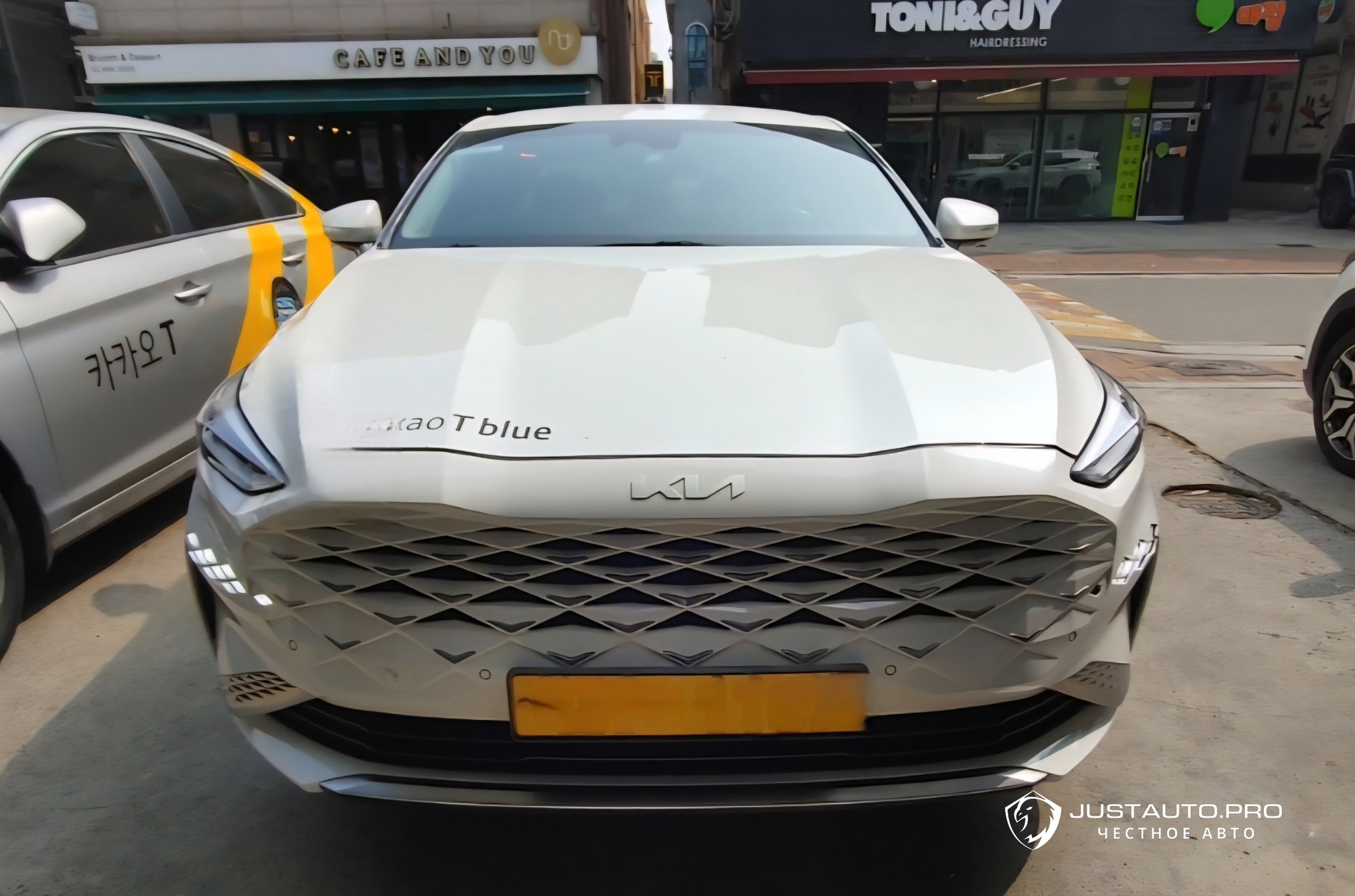 Автомобиль Kia K8