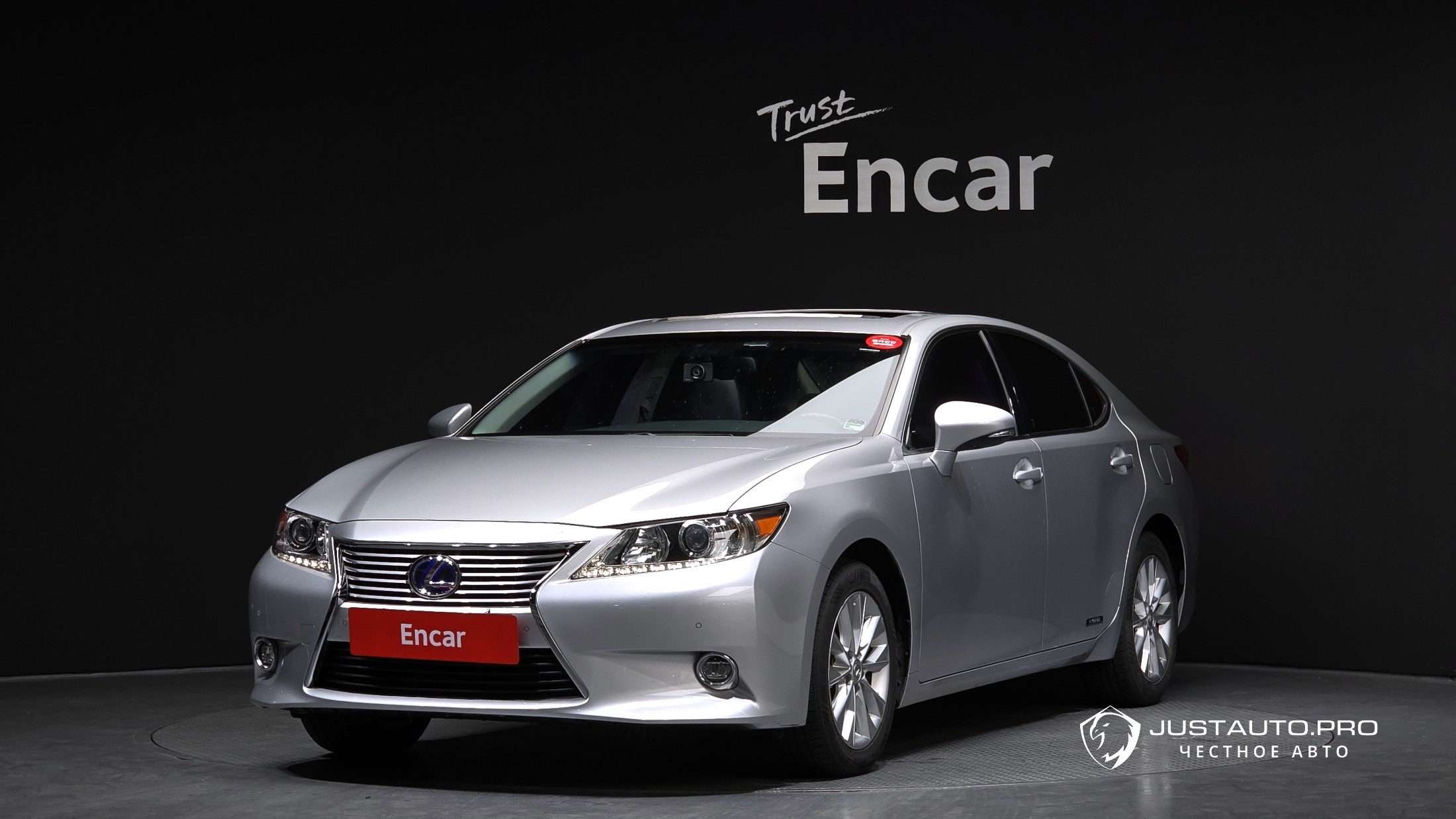 Автомобиль Lexus ES