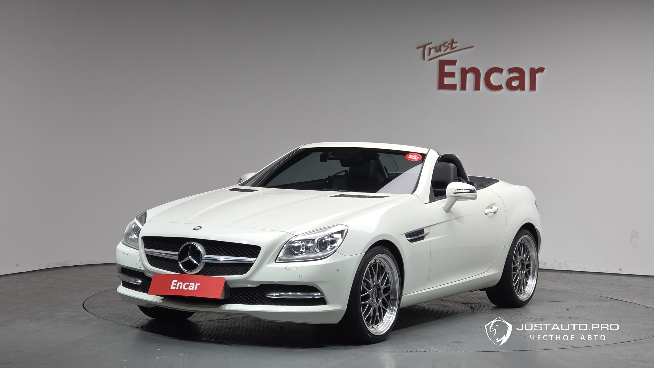 Автомобиль Mercedes-Benz SLK-Class