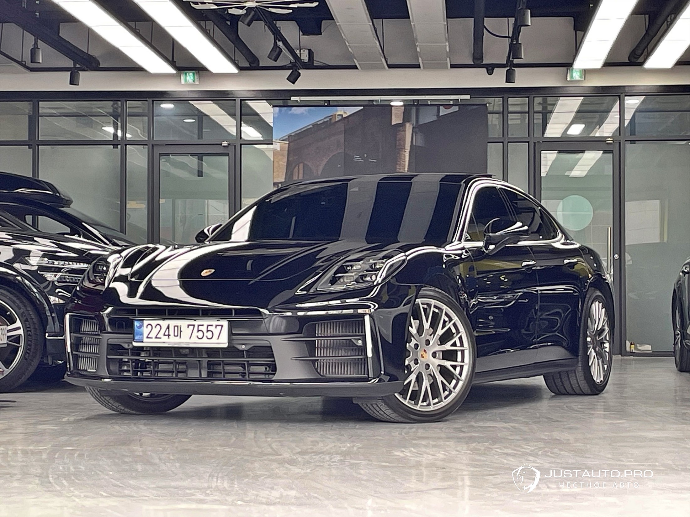 Автомобиль Porsche Panamera