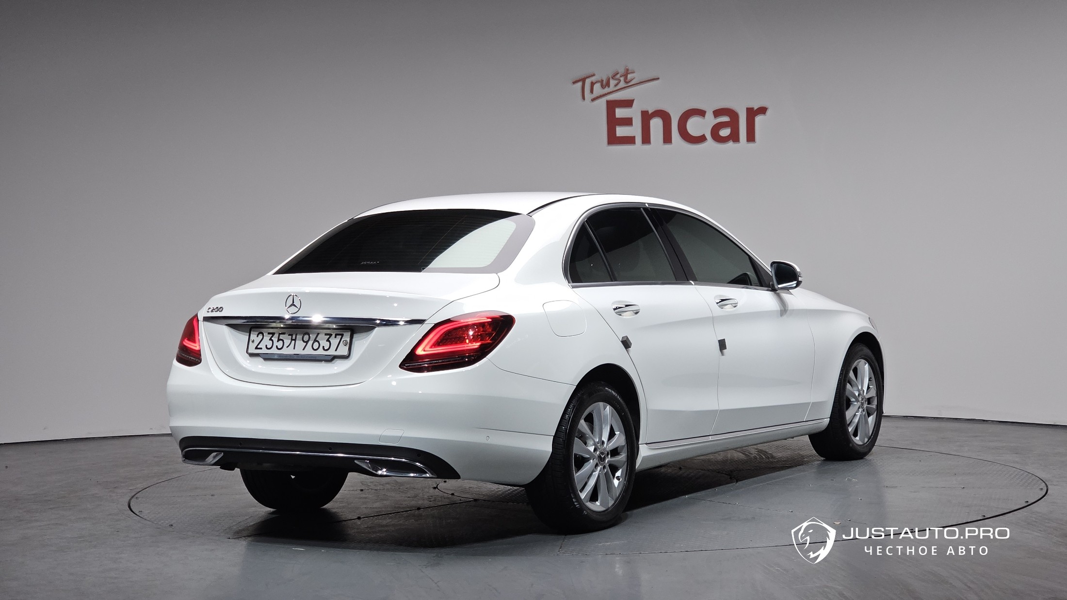 Автомобиль Mercedes-Benz C-Class