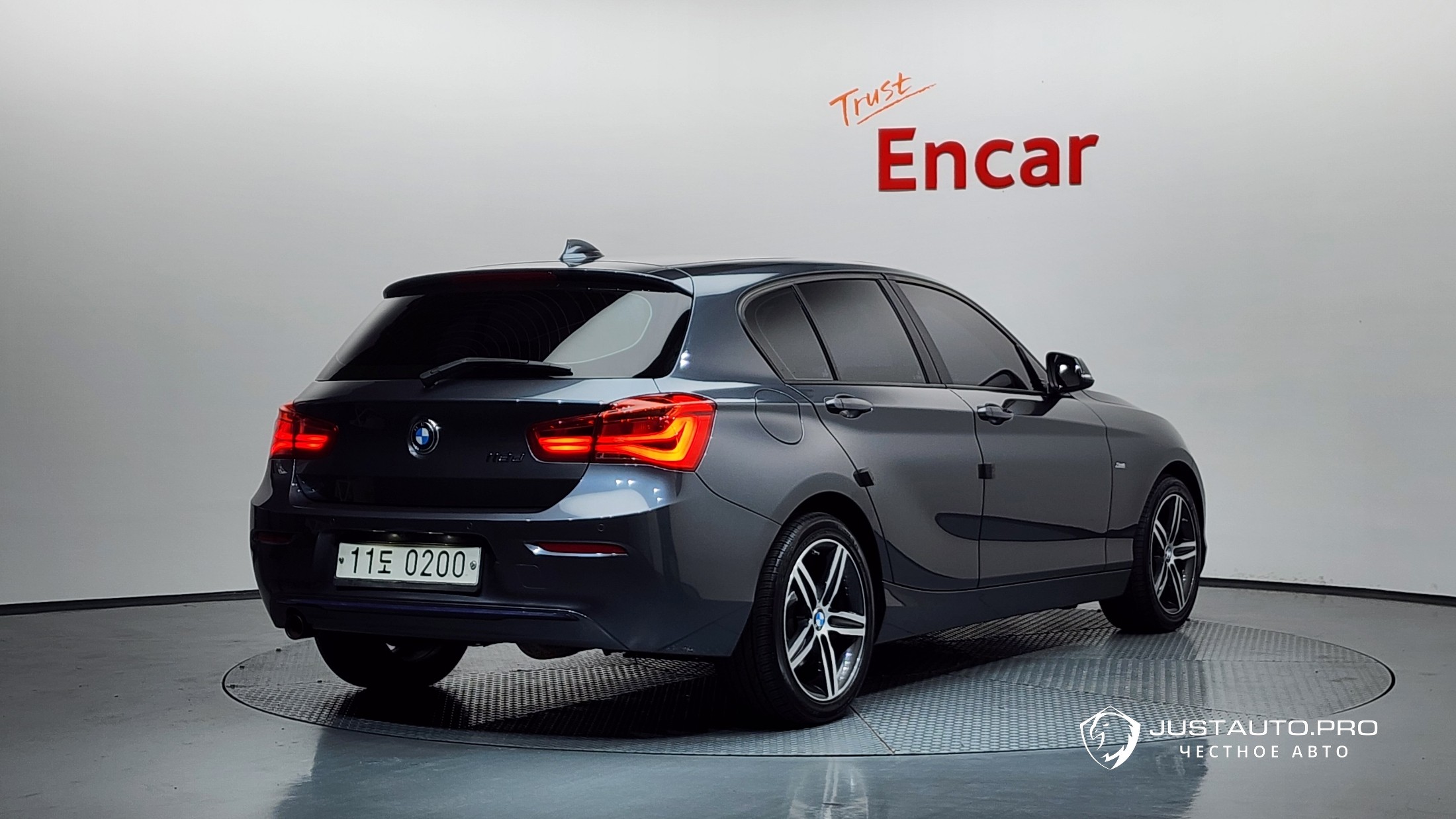 Автомобиль BMW 1-Series