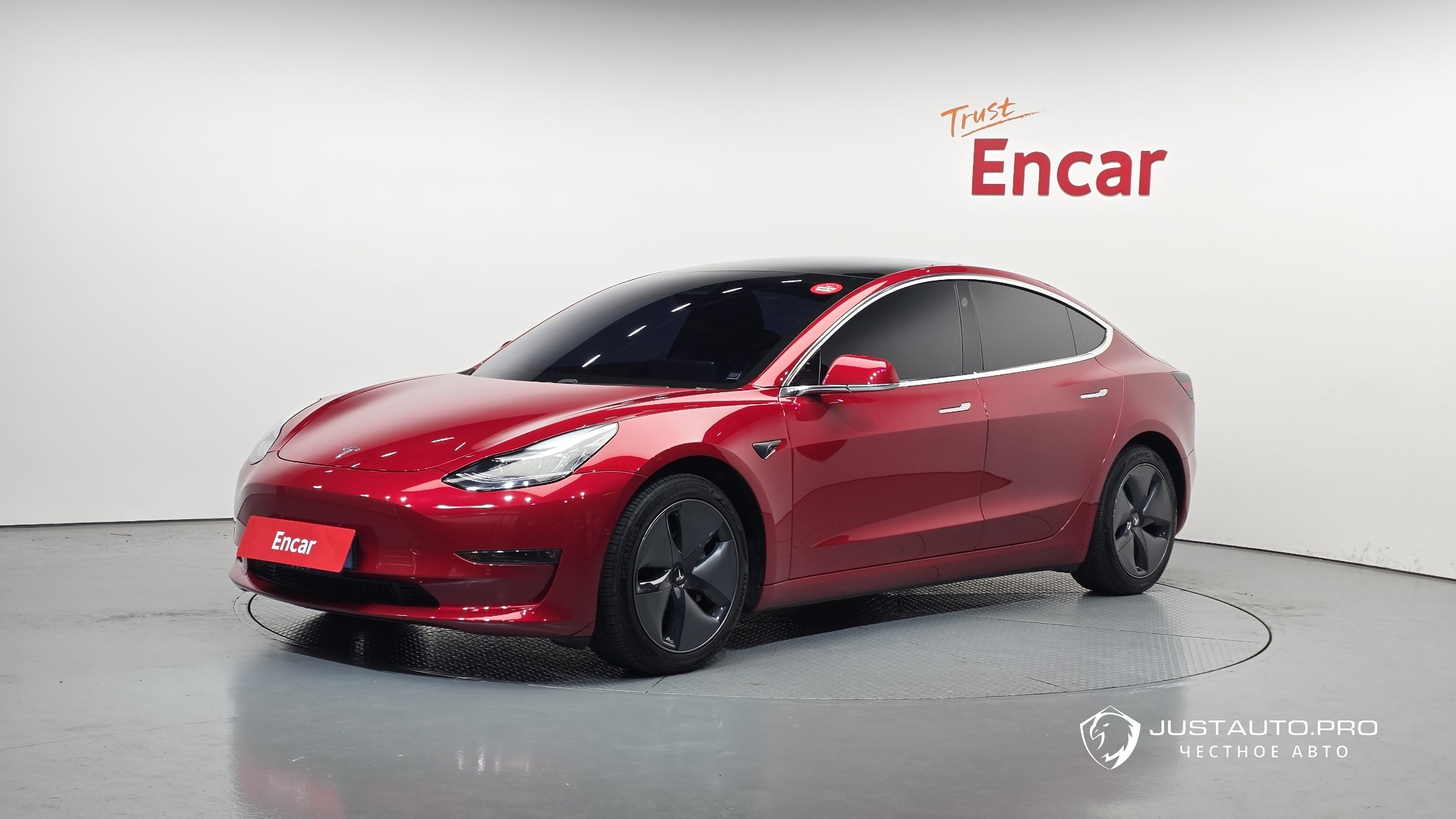 Автомобиль Tesla Model 3