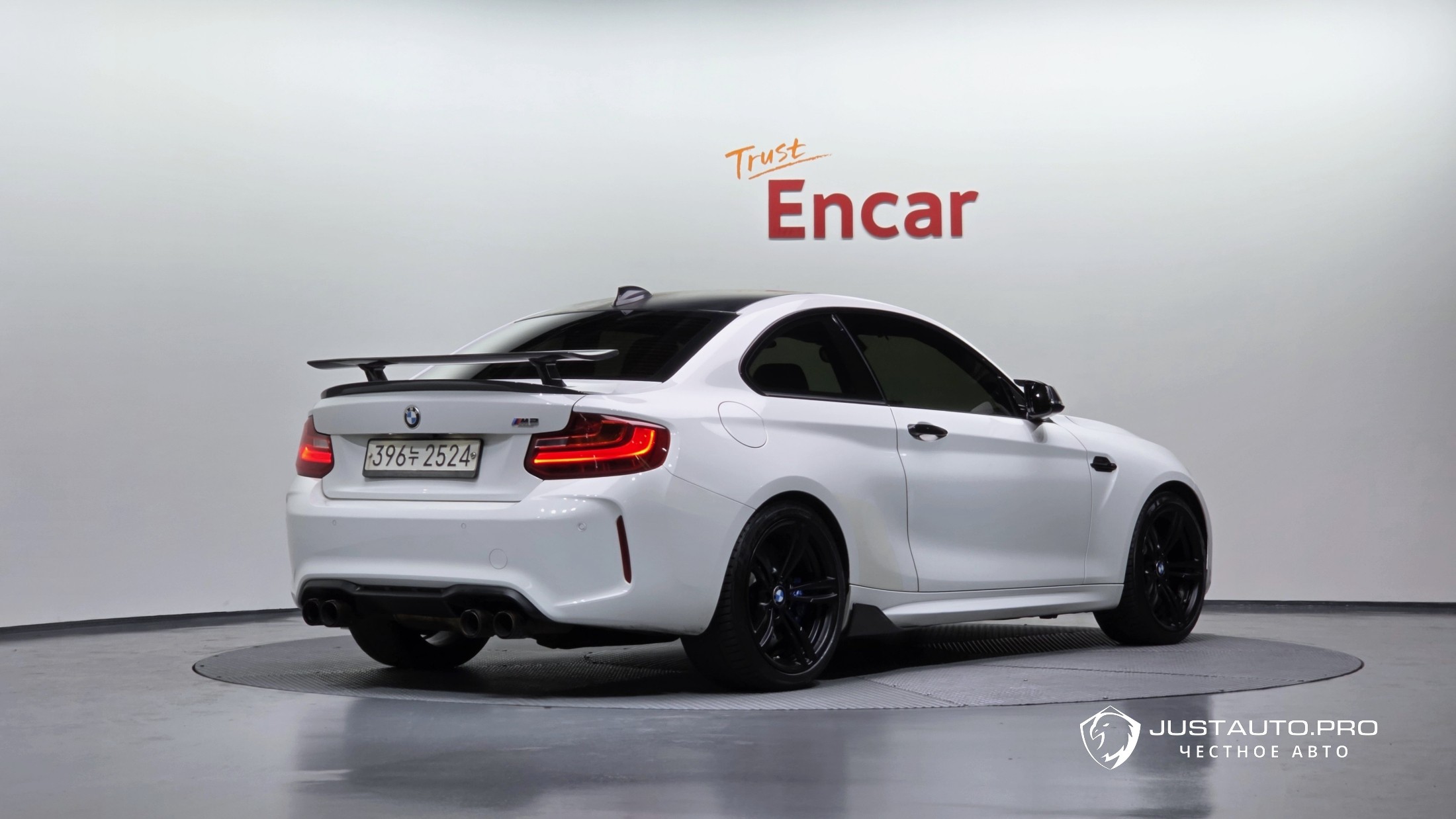 Автомобиль BMW M2