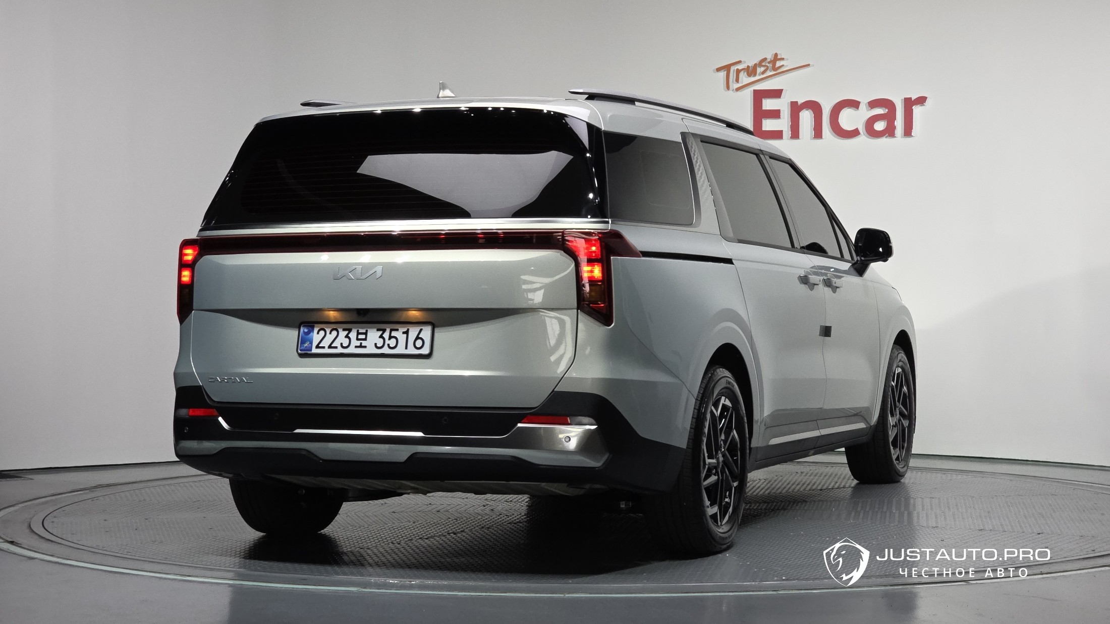 Автомобиль Kia Canival