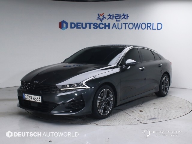 Автомобиль Kia K5