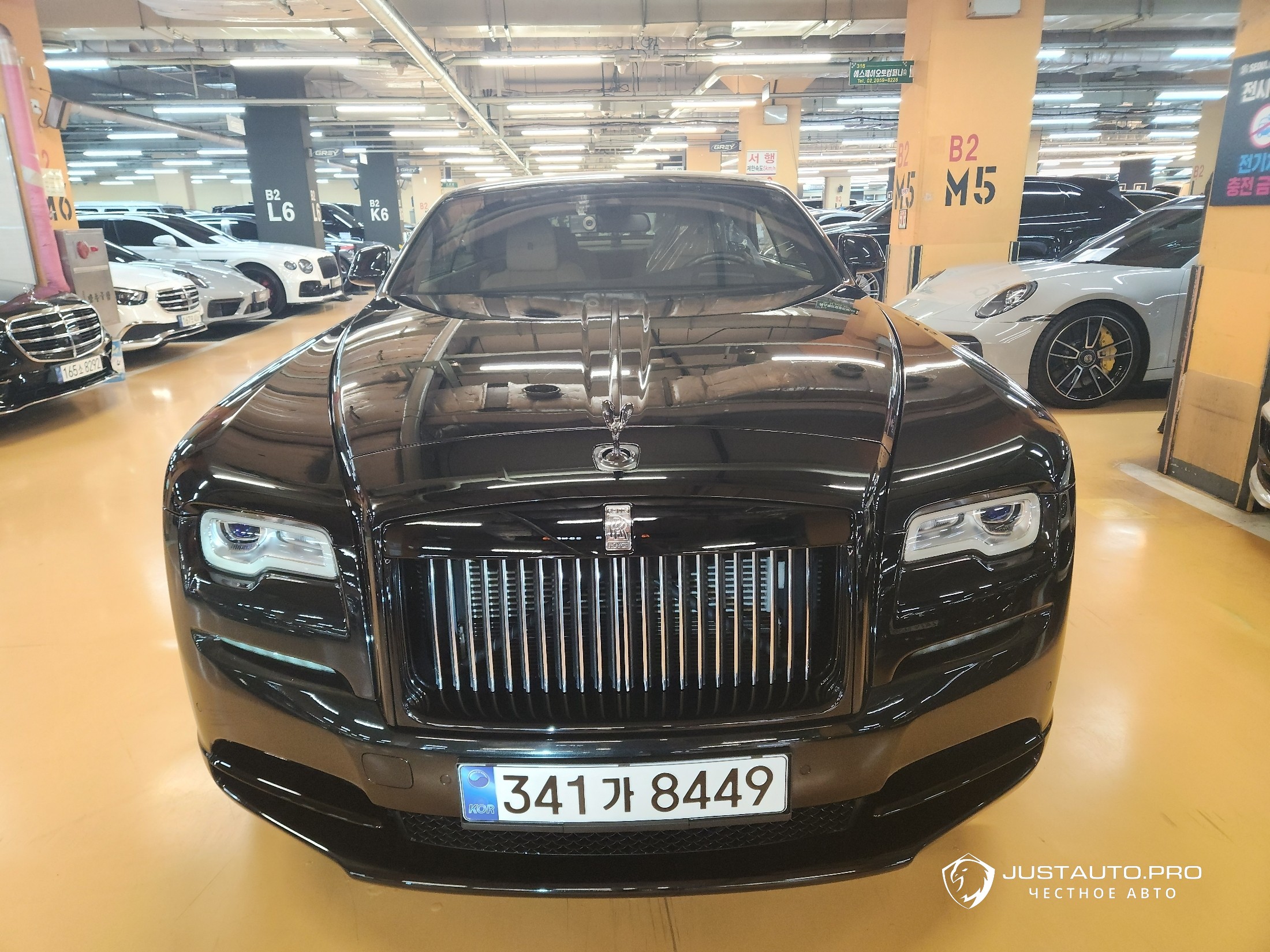 Автомобиль Rolls-Royce Dawn