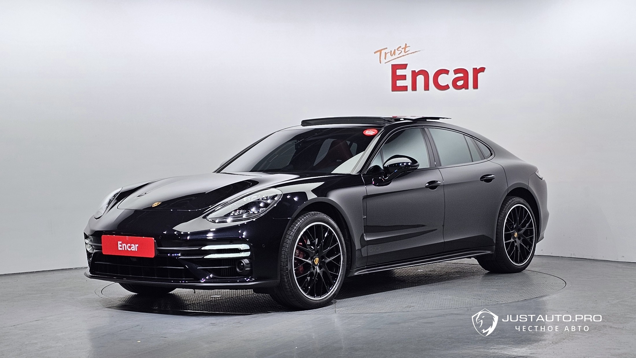 Автомобиль Porsche Panamera