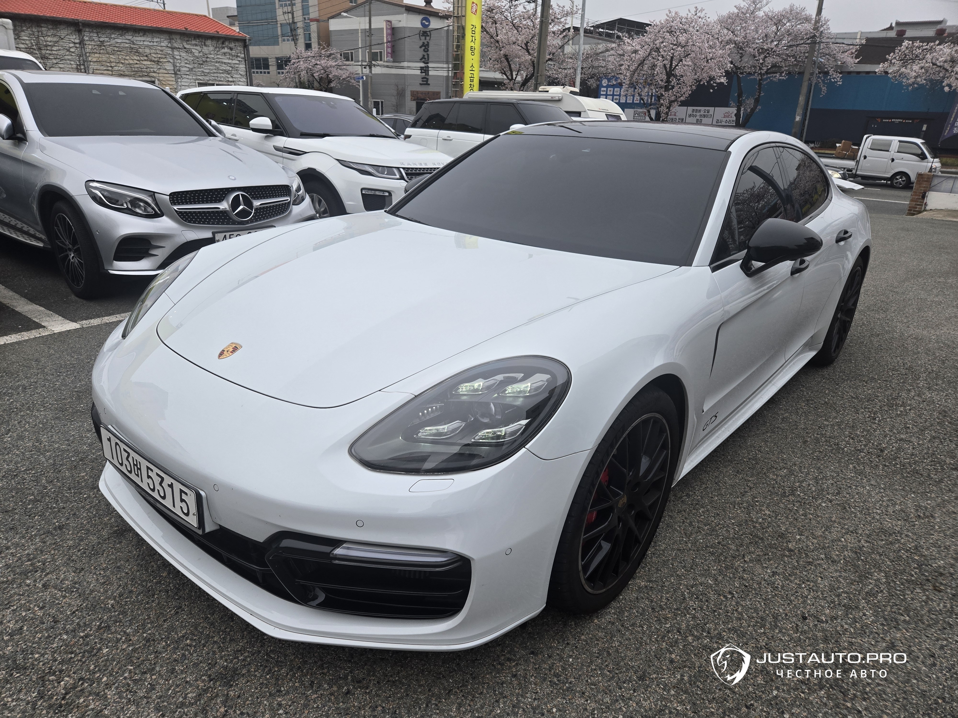 Автомобиль Porsche Panamera