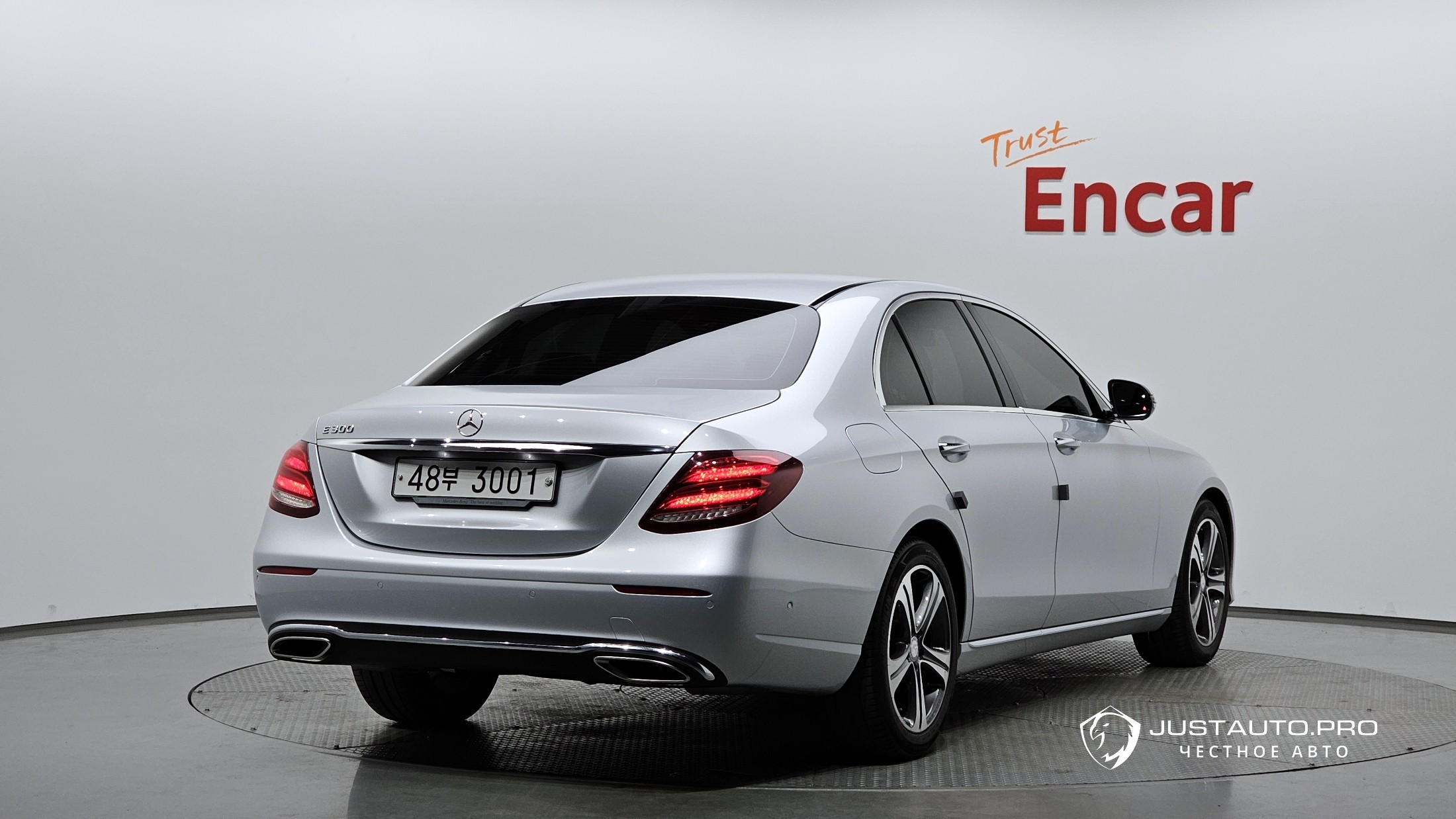 Автомобиль Mercedes-Benz E-Class