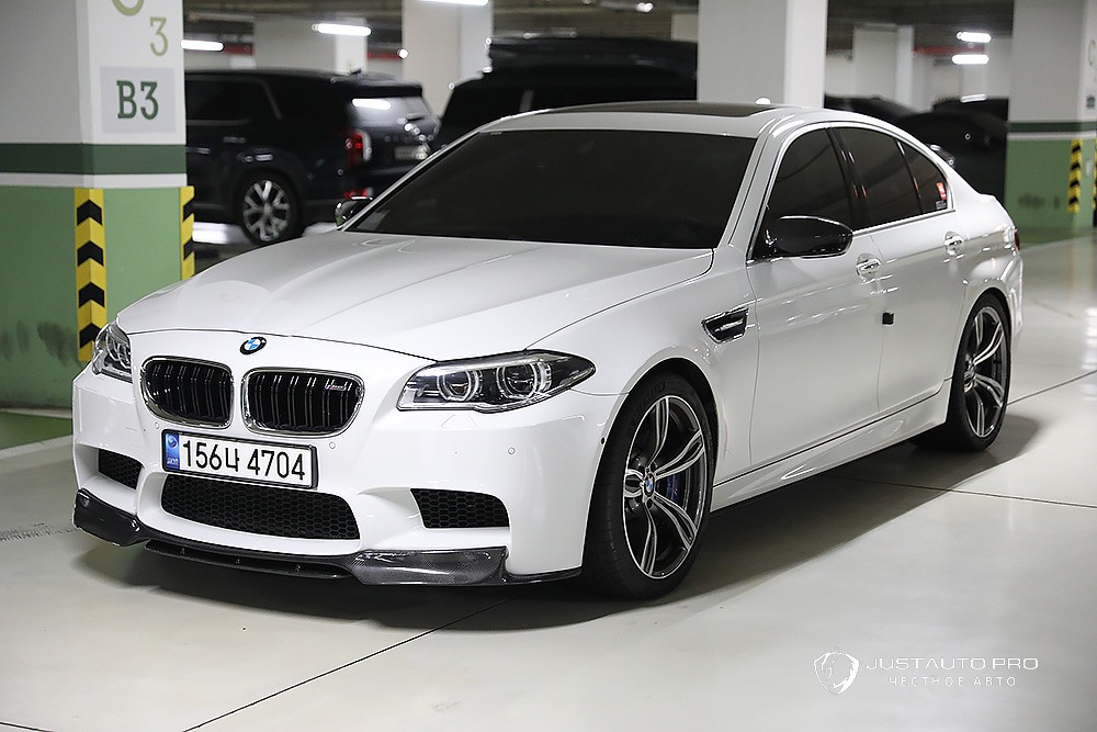 Автомобиль BMW M5