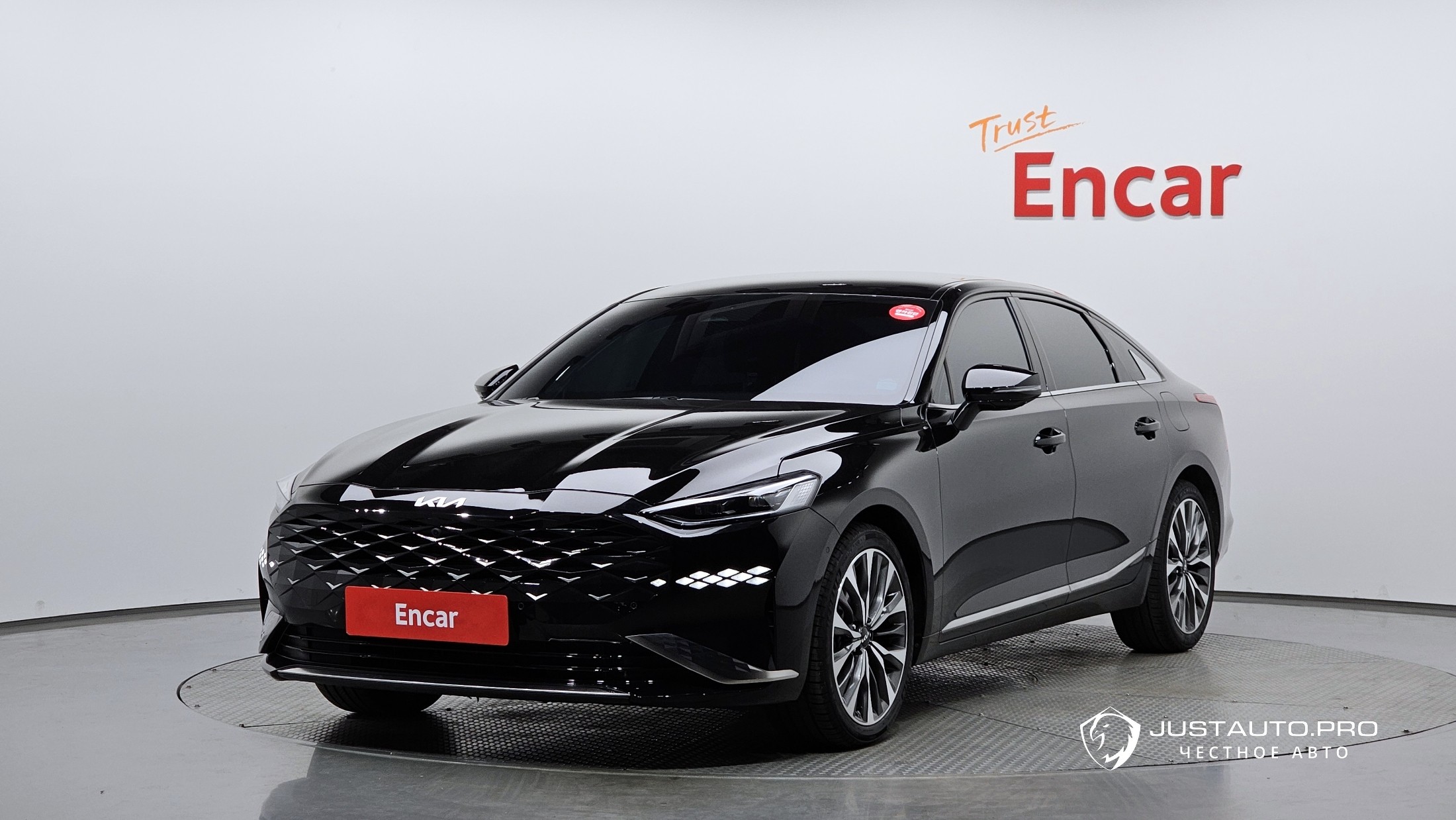 Автомобиль Kia K8
