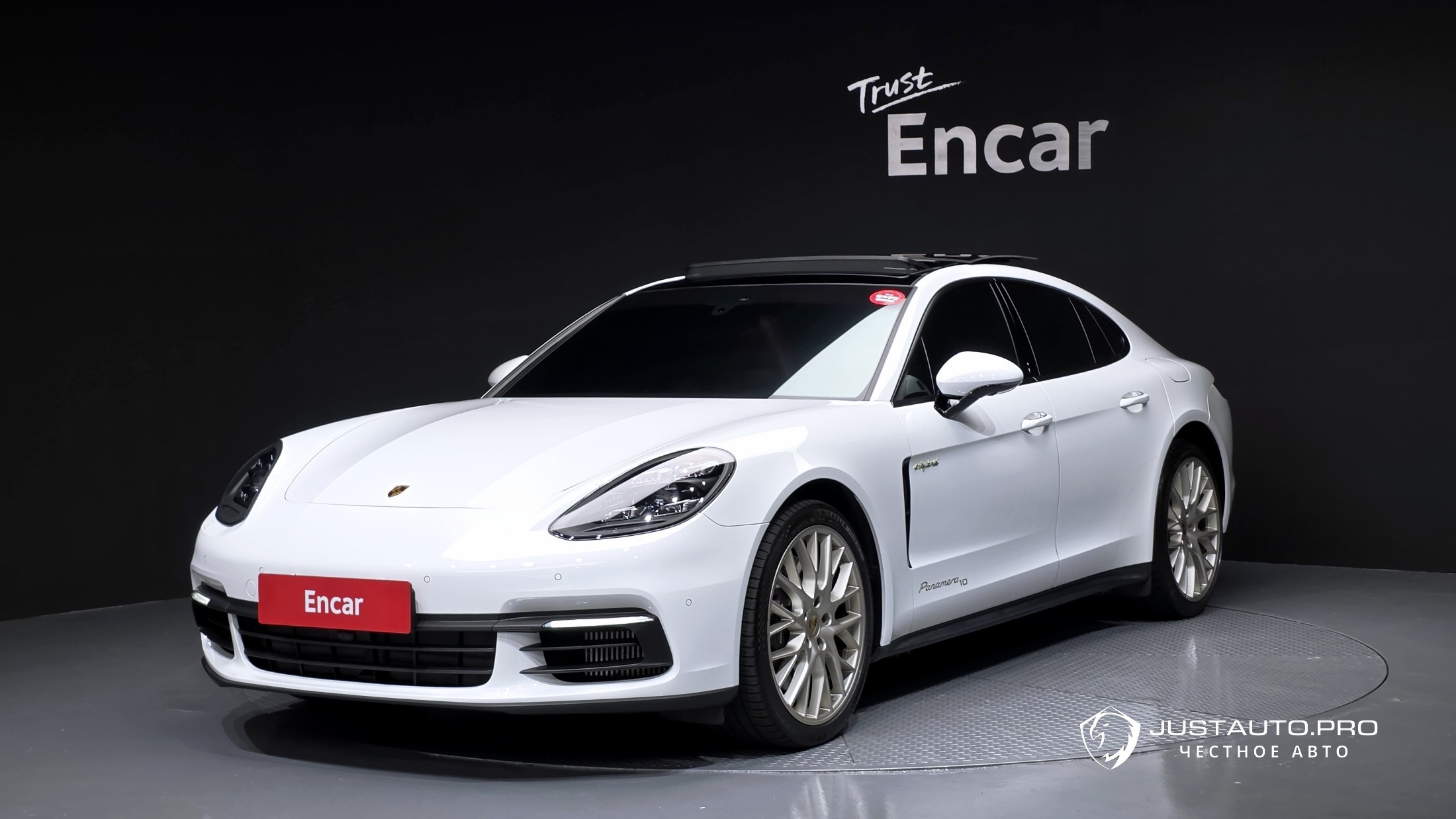 Автомобиль Porsche Panamera