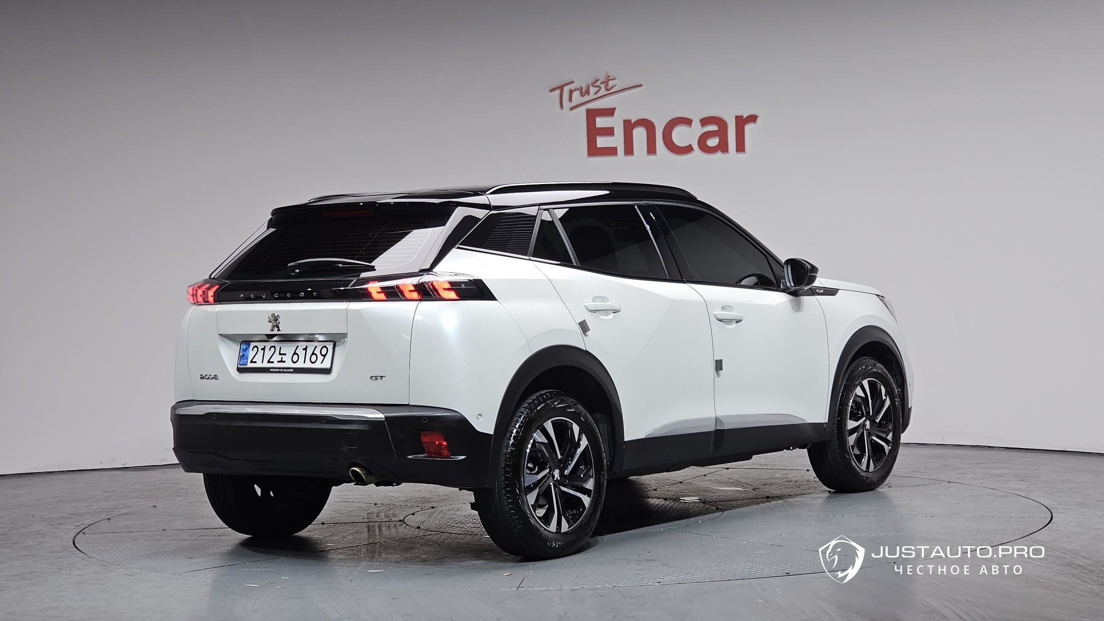 Автомобиль Peugeot 2008