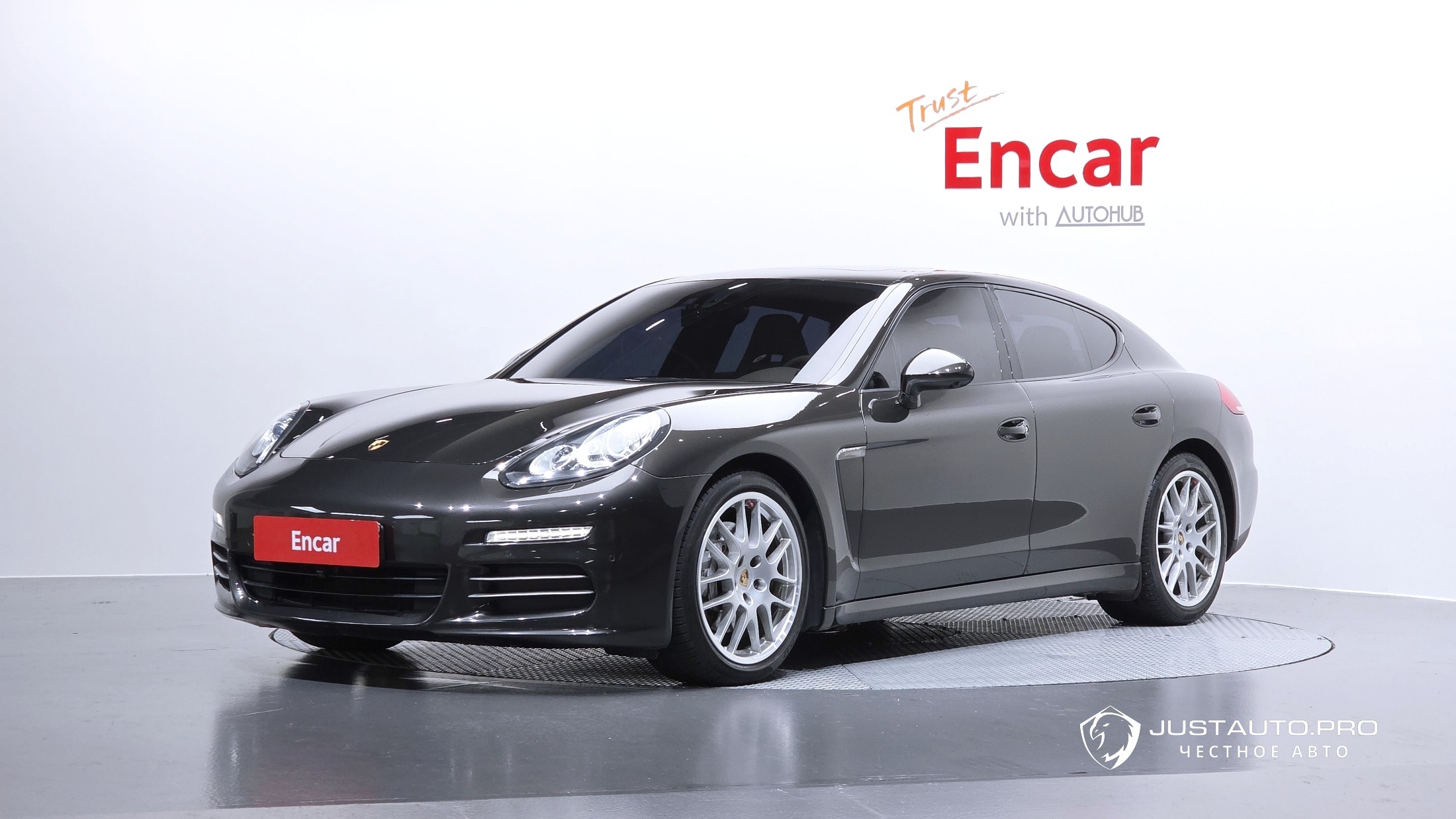 Автомобиль Porsche Panamera