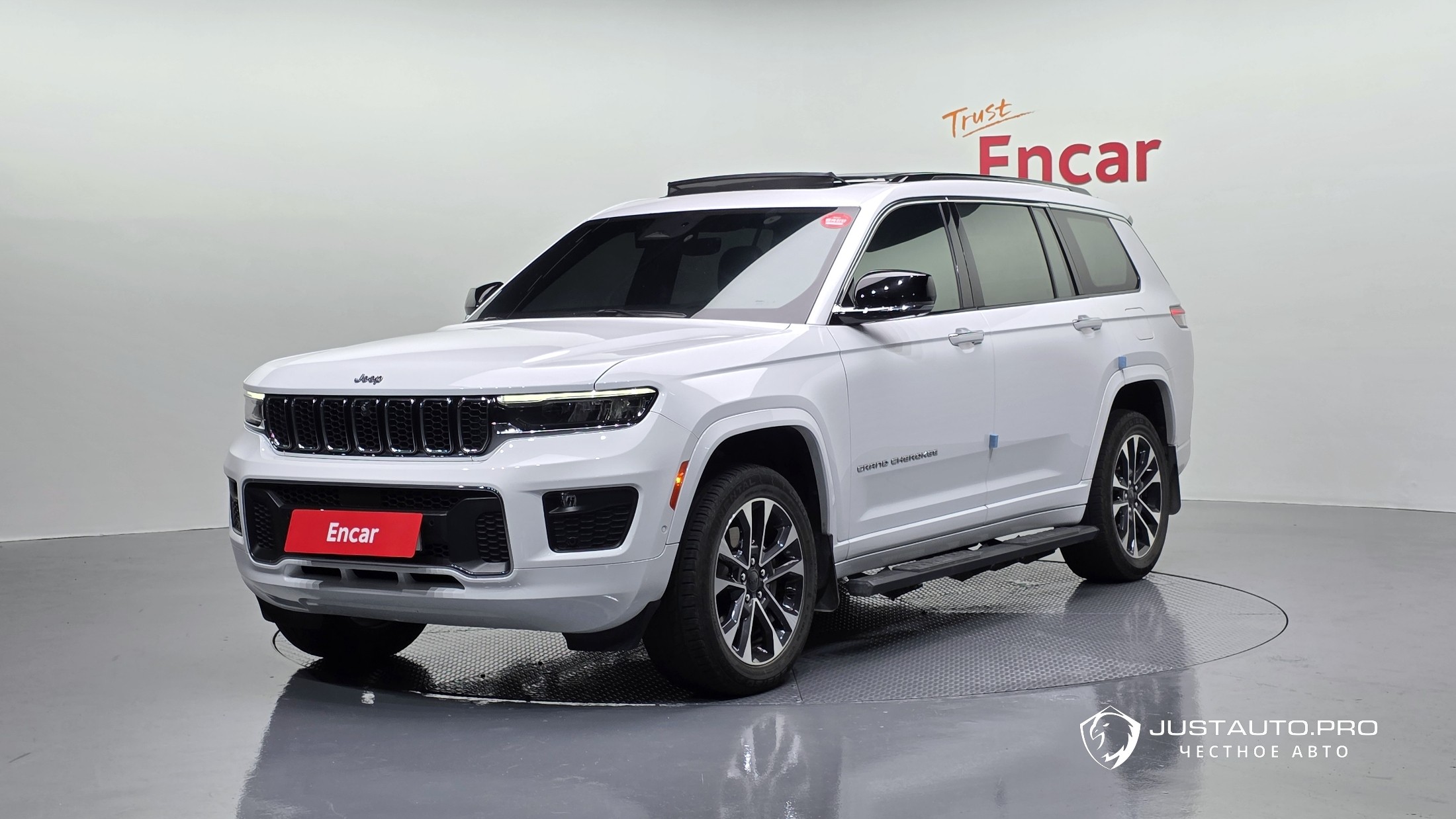 Автомобиль Jeep Cherokee