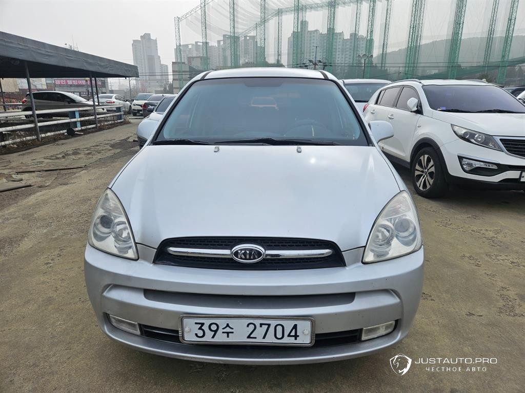 Автомобиль Kia Carens