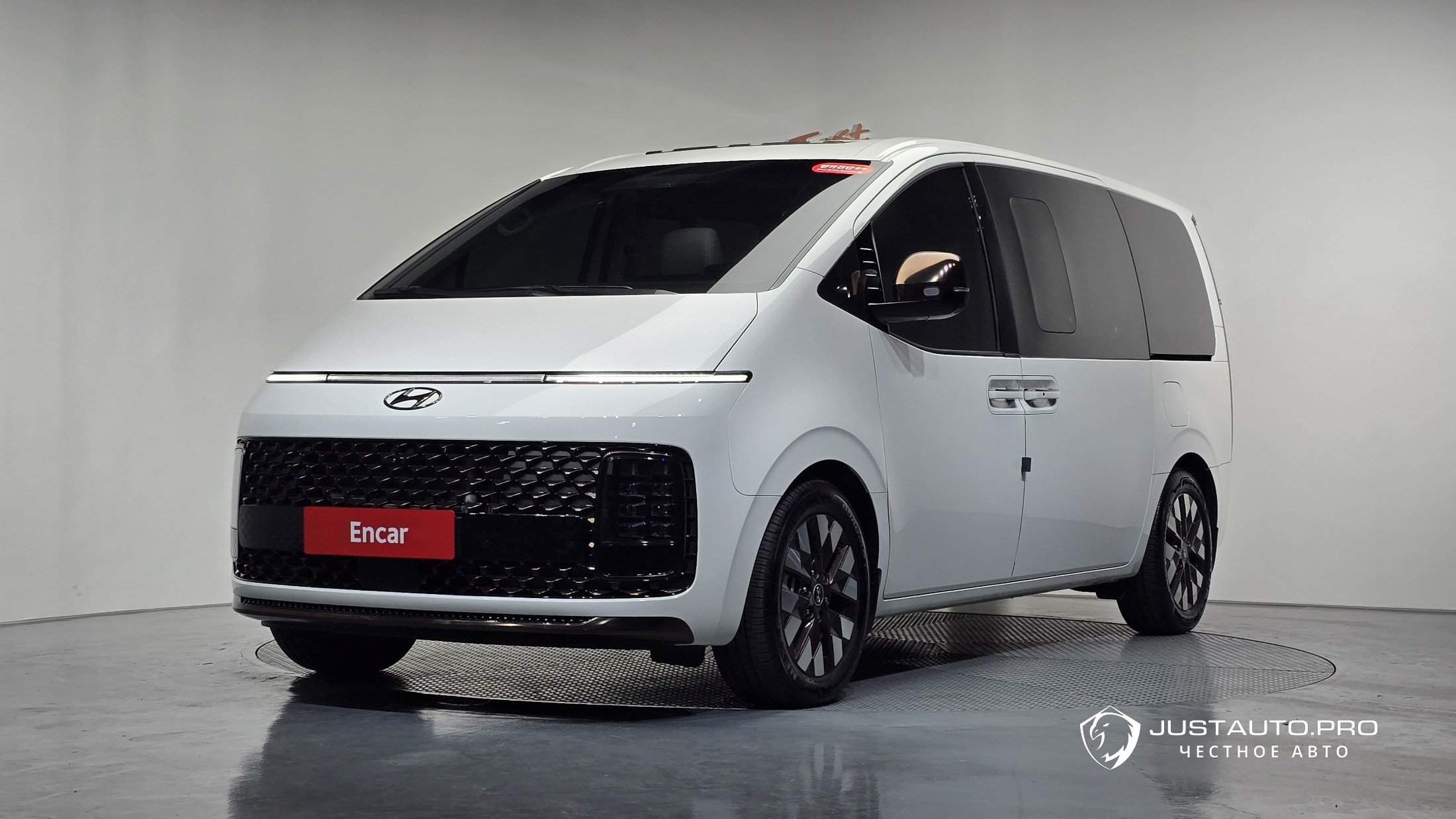 Автомобиль Hyundai Staria