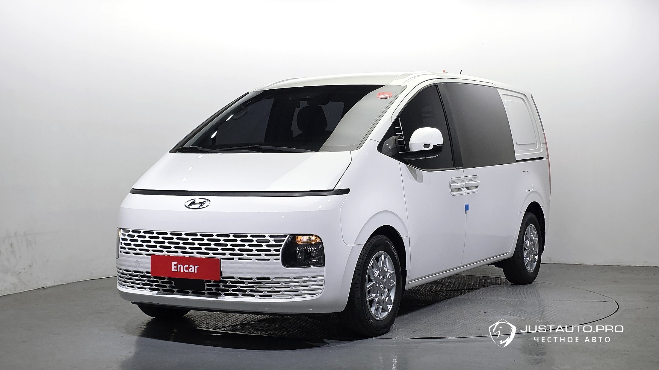 Автомобиль Hyundai Staria
