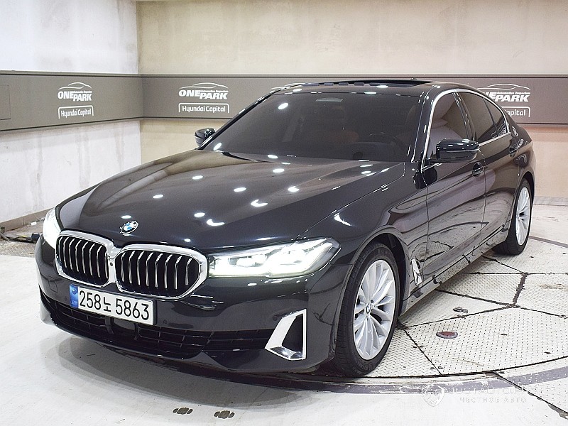Автомобиль BMW 5-Series