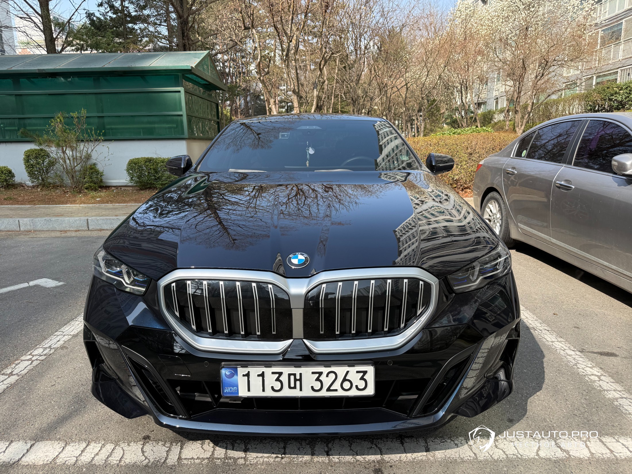 Автомобиль BMW 5-Series