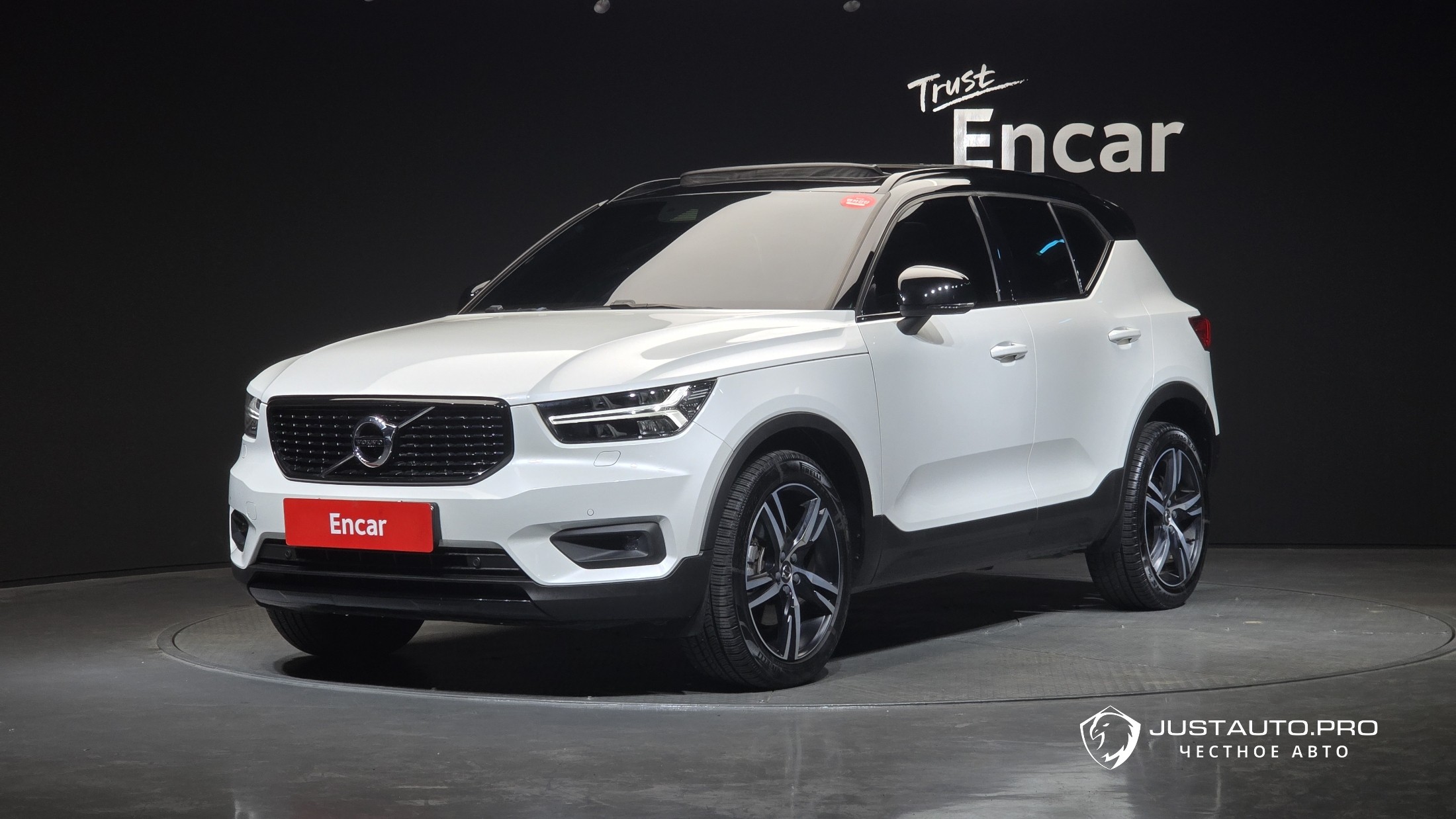 Автомобиль Volvo XC40