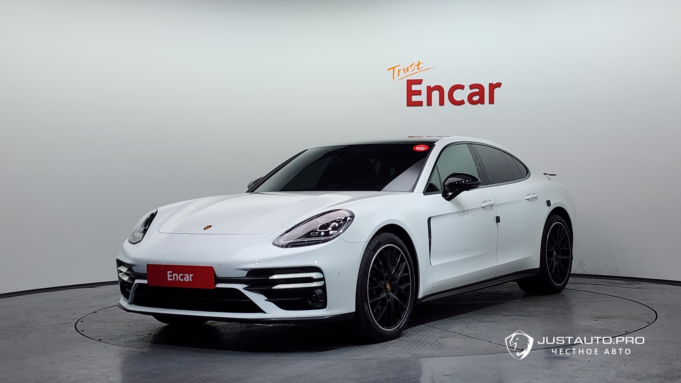 Автомобиль Porsche Panamera
