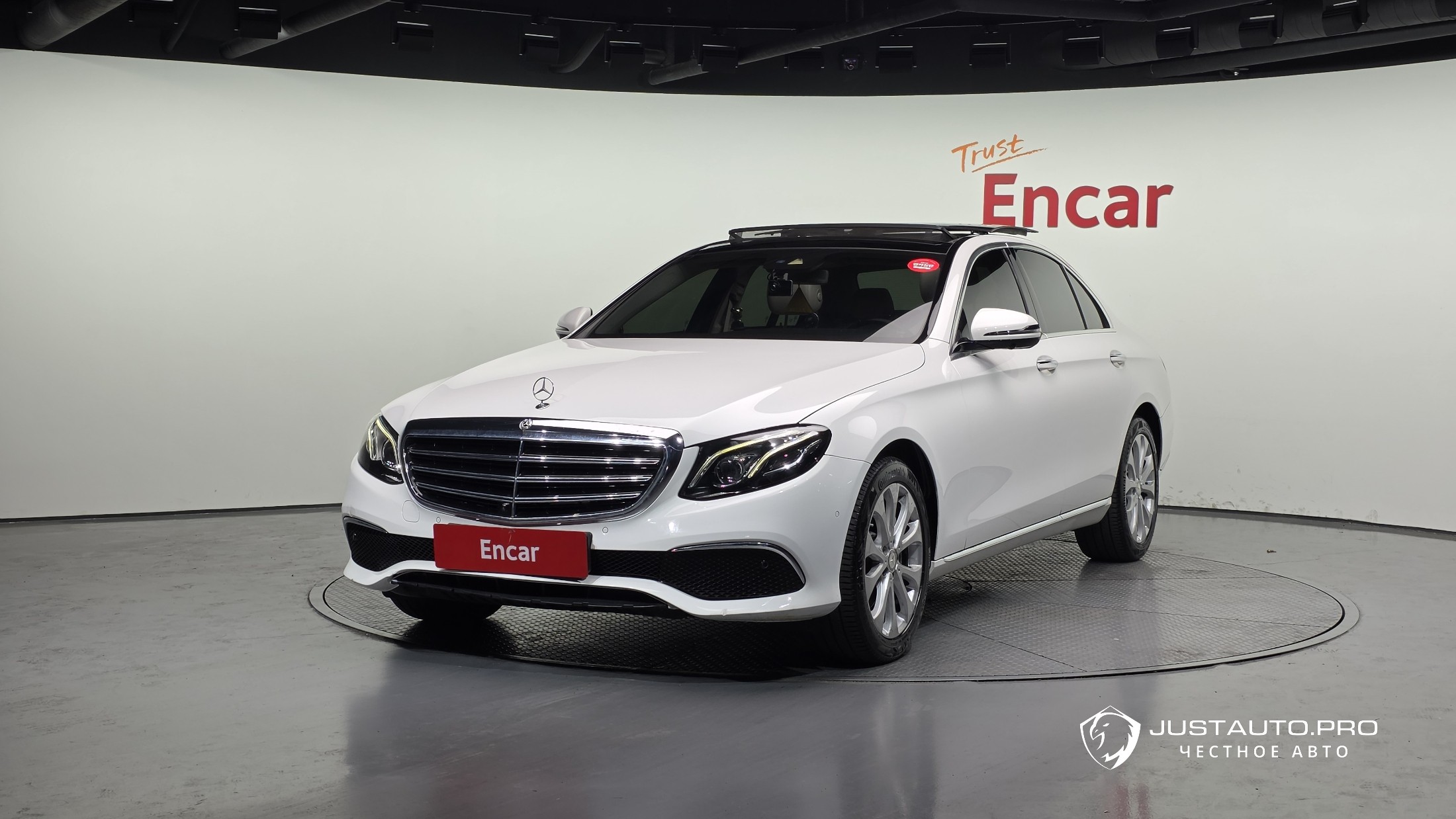 Автомобиль Mercedes-Benz E-Class