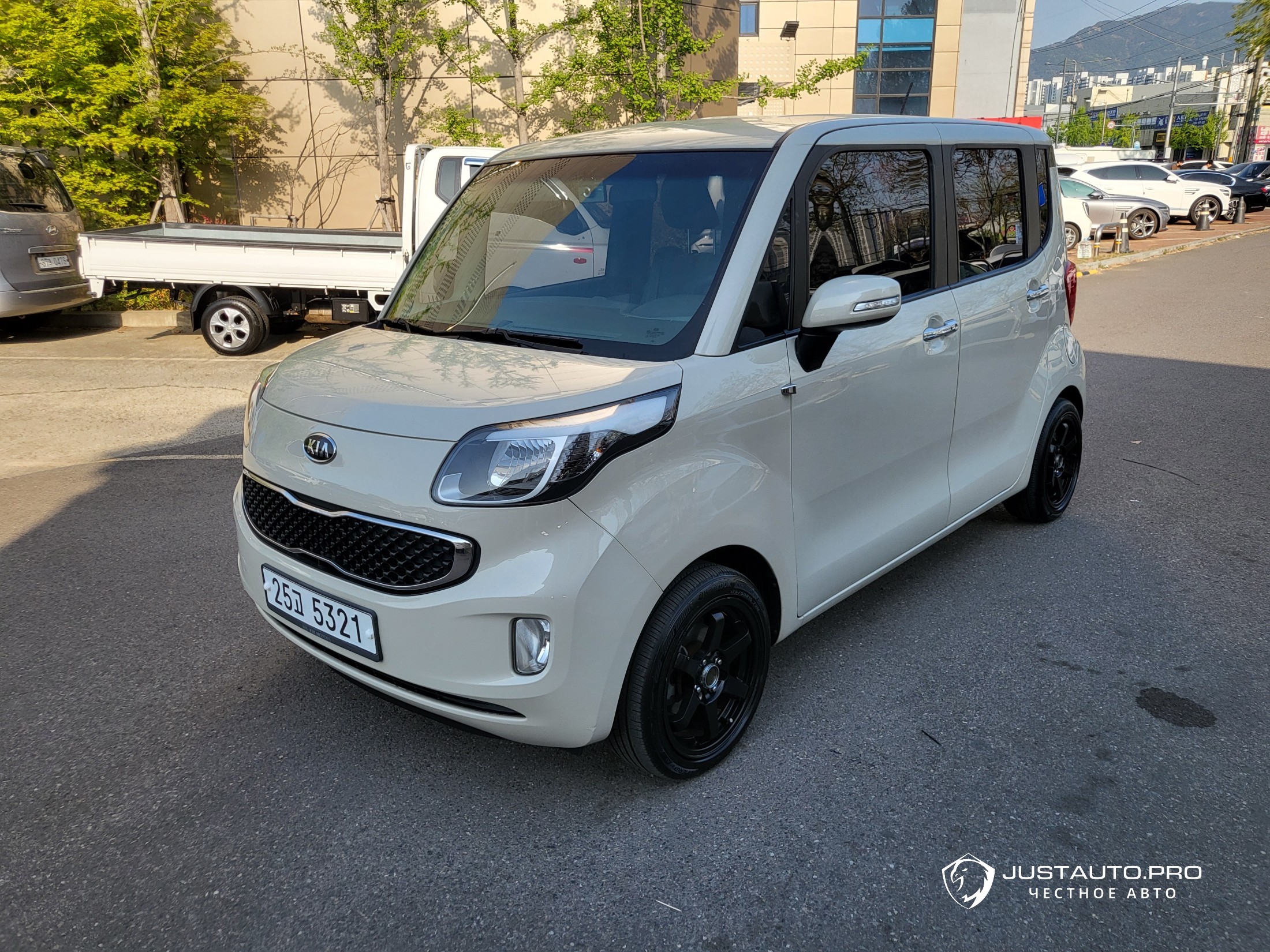 Автомобиль Kia RAY