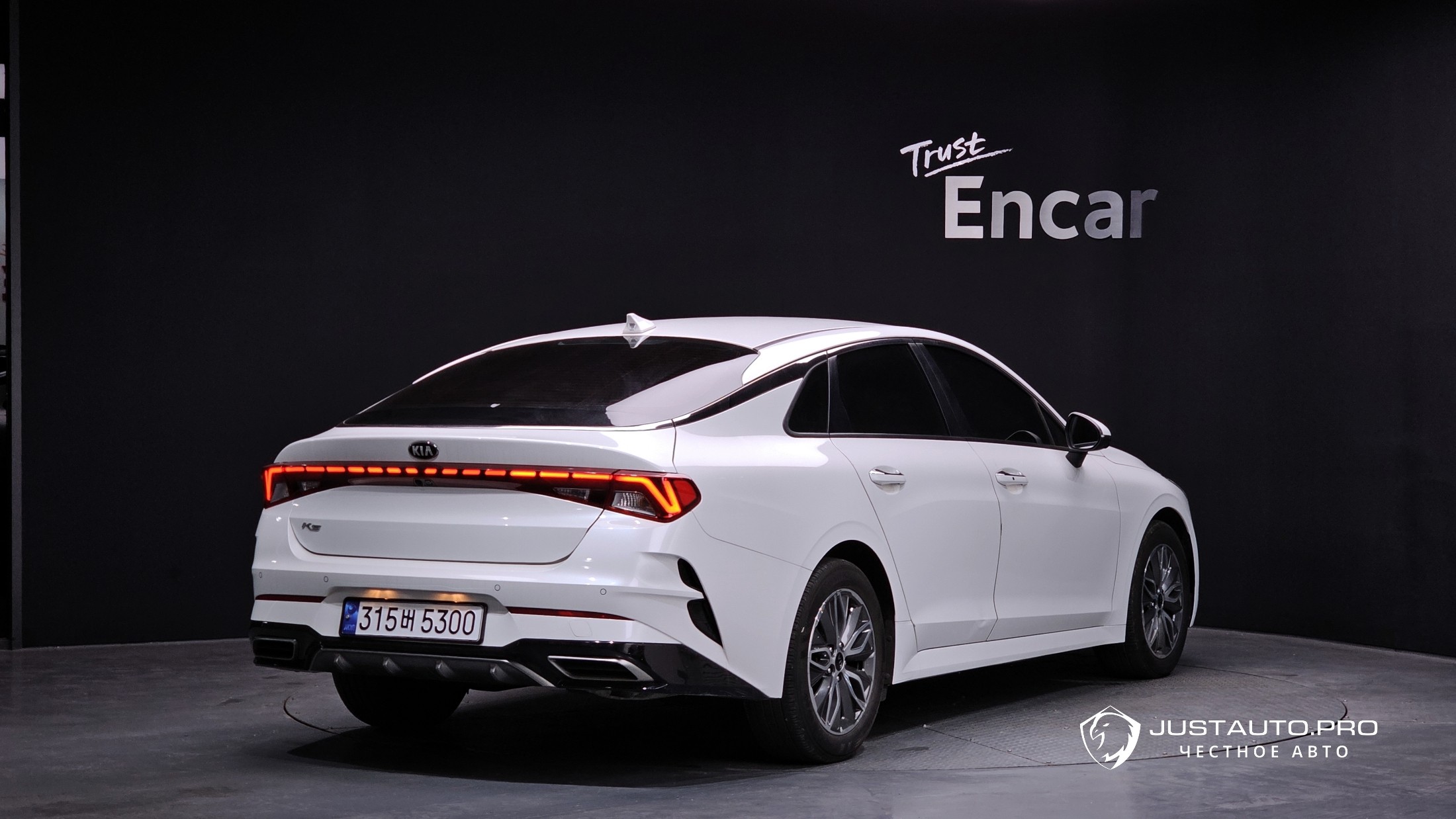 Автомобиль Kia K5