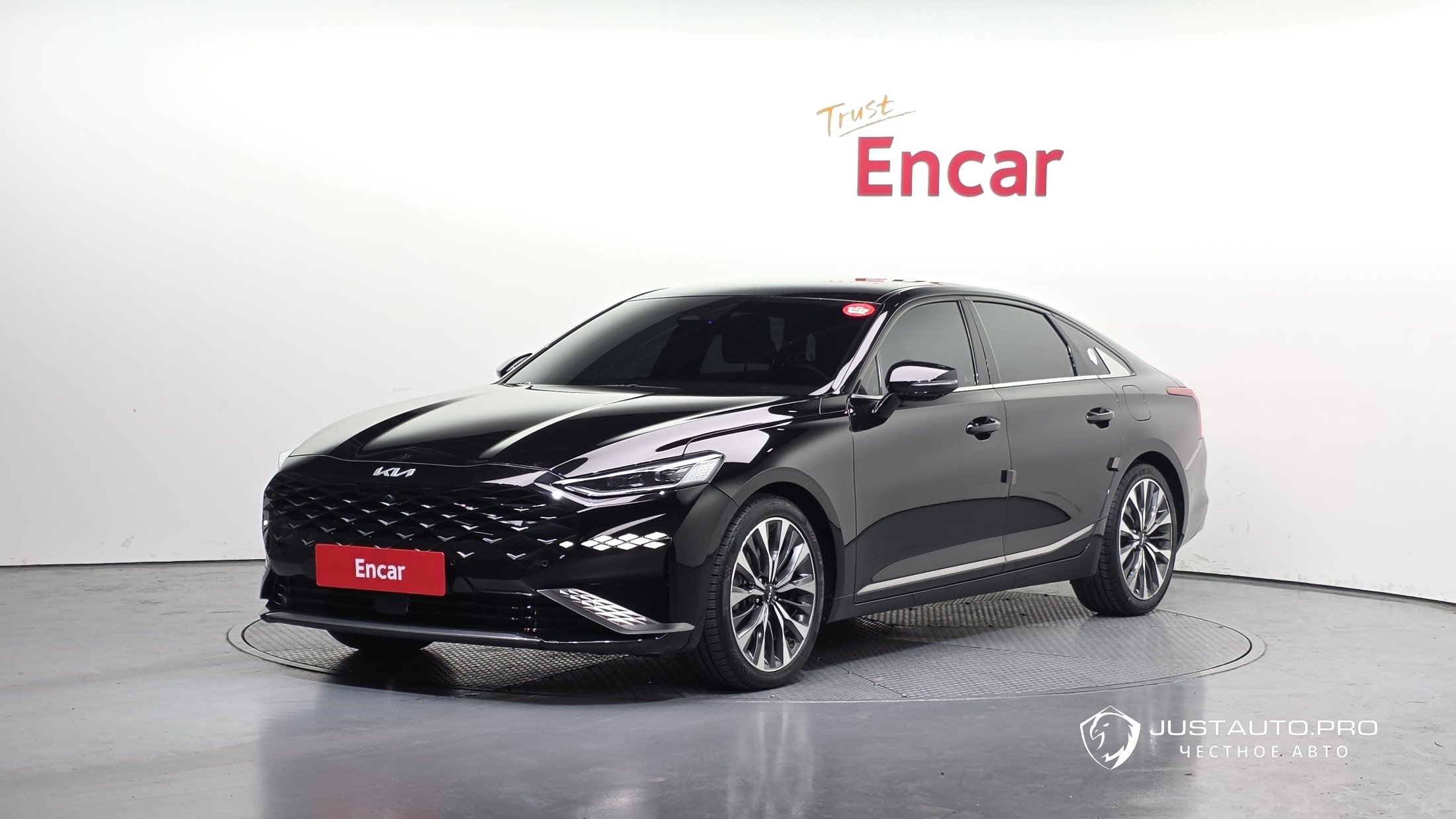 Автомобиль Kia K8