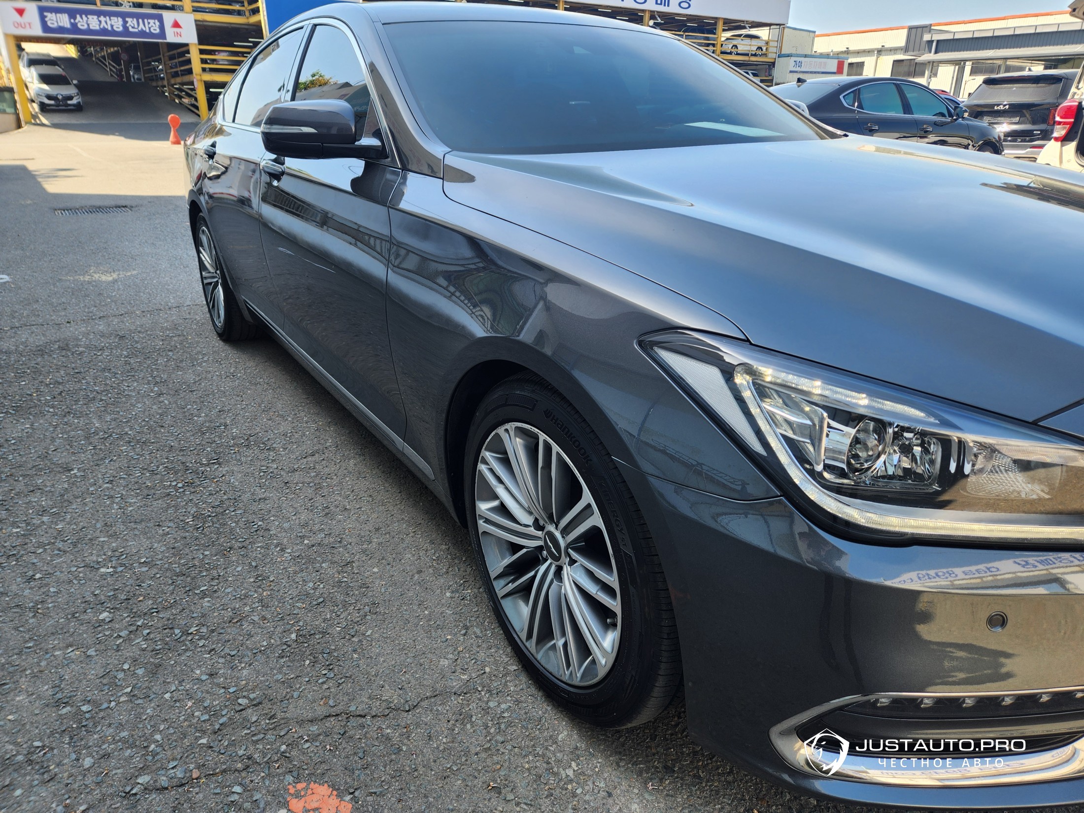 Автомобиль Genesis G80