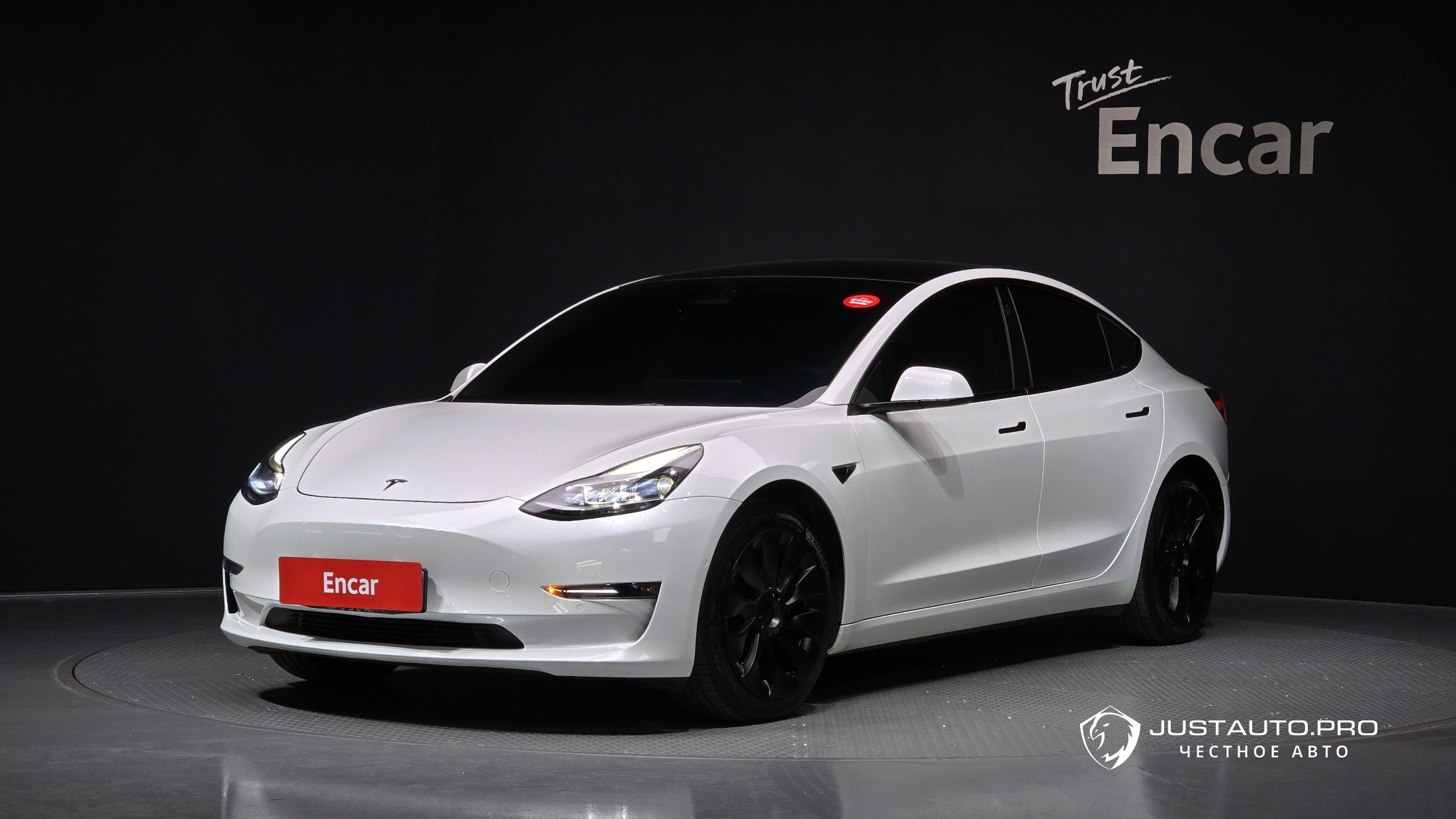 Автомобиль Tesla Model 3