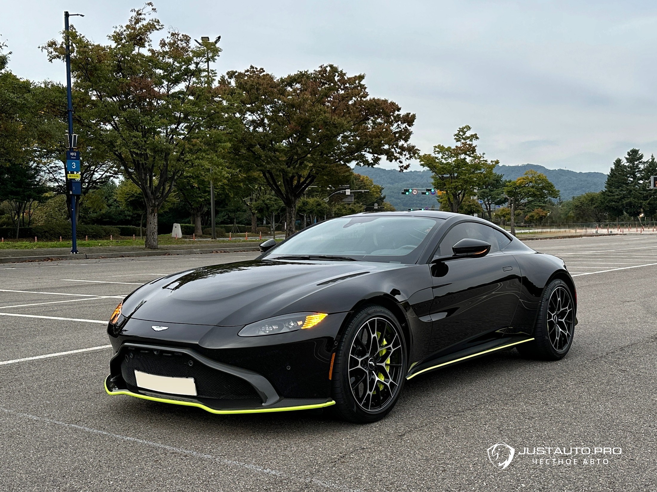 Автомобиль Astonmartin Vantage