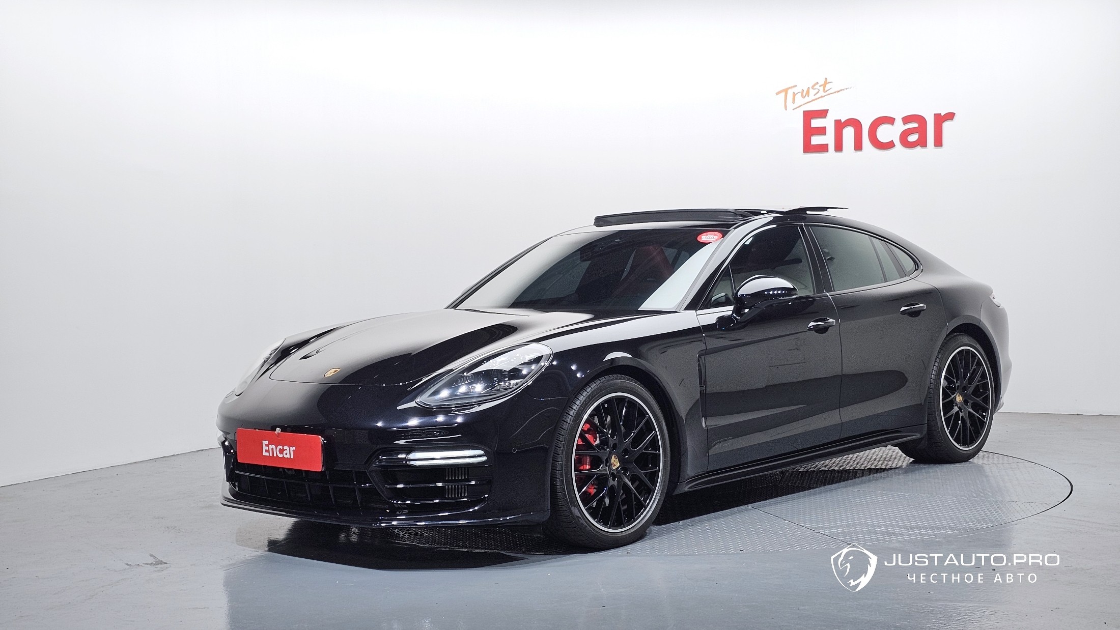 Автомобиль Porsche Panamera