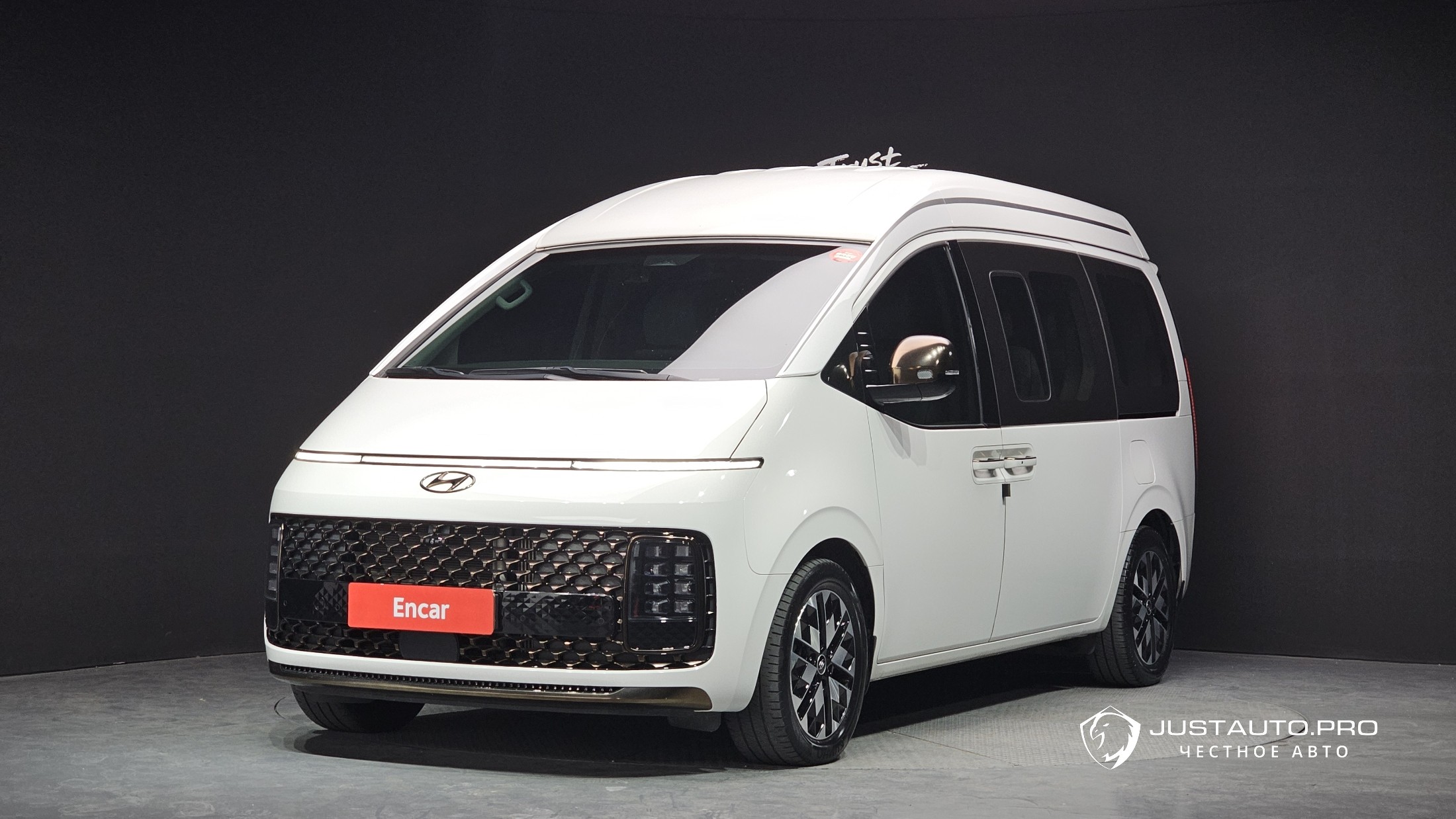 Автомобиль Hyundai Staria