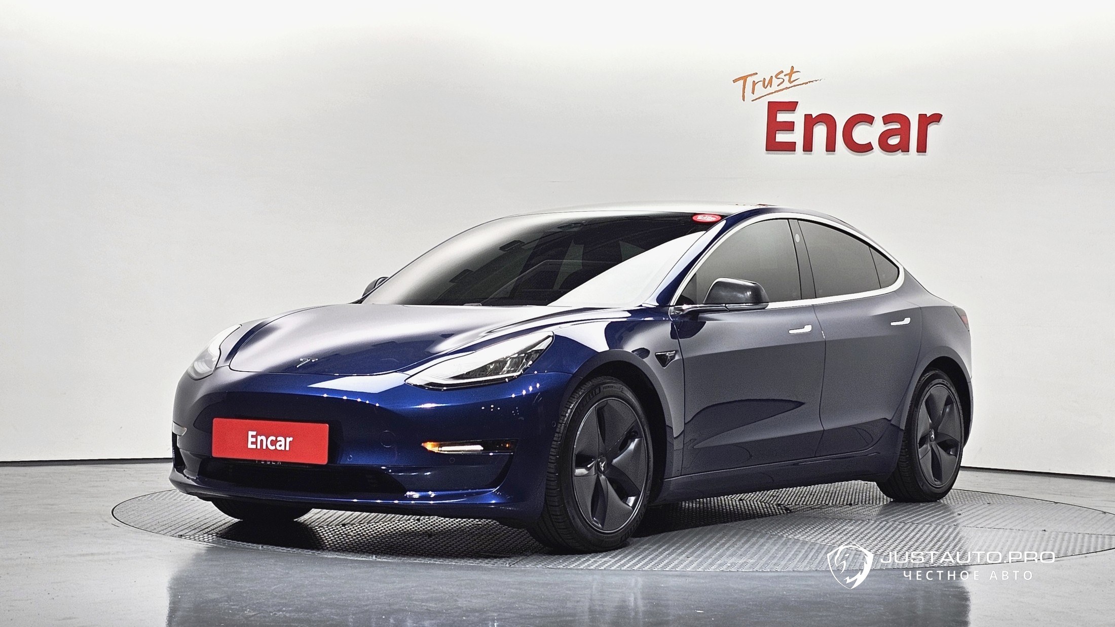 Автомобиль Tesla Model 3