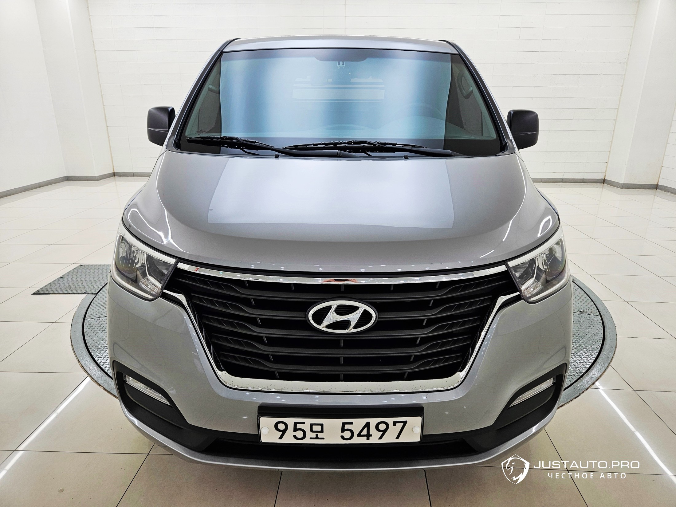 Автомобиль Hyundai Starex