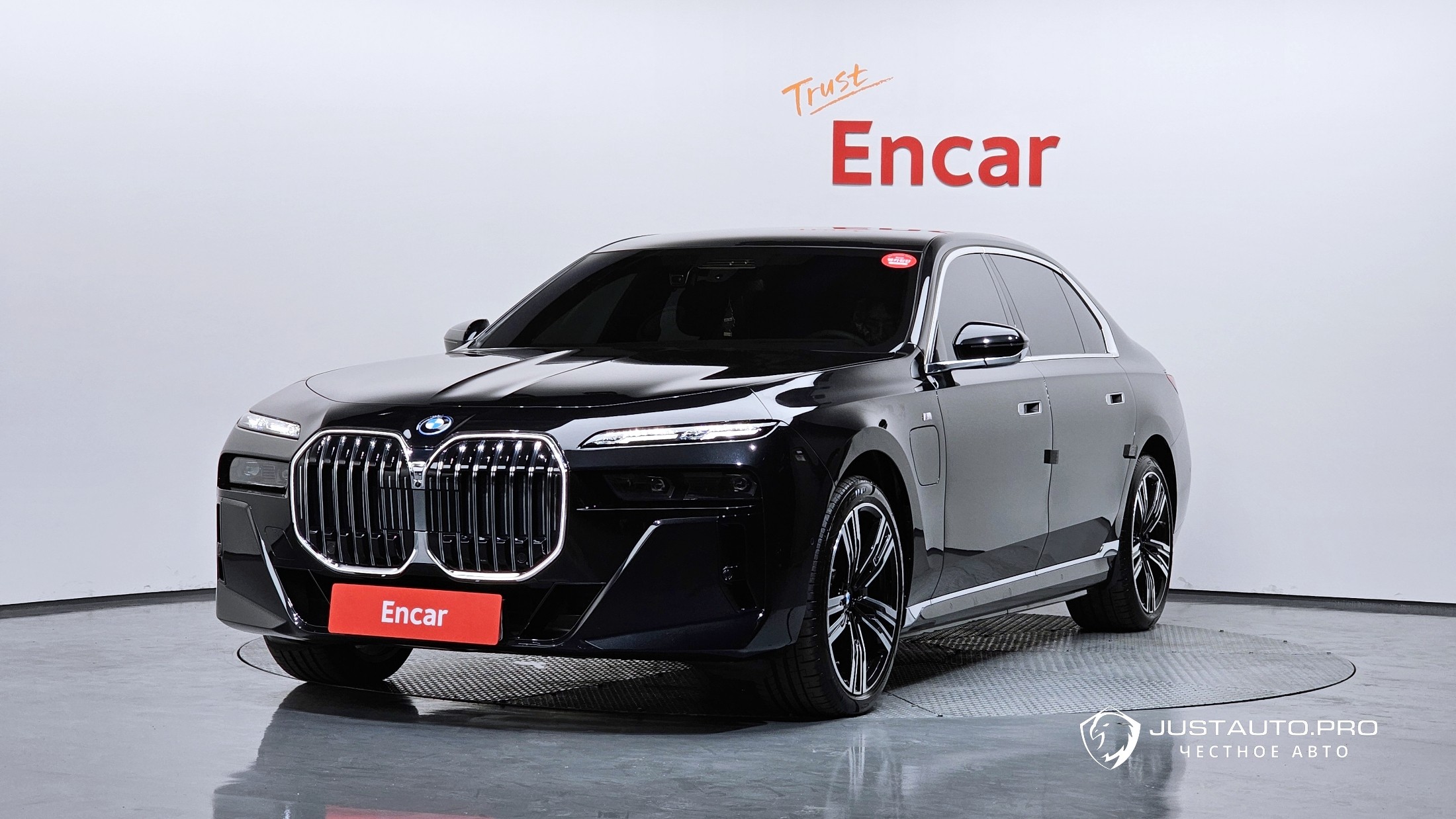 Автомобиль BMW 7-Series
