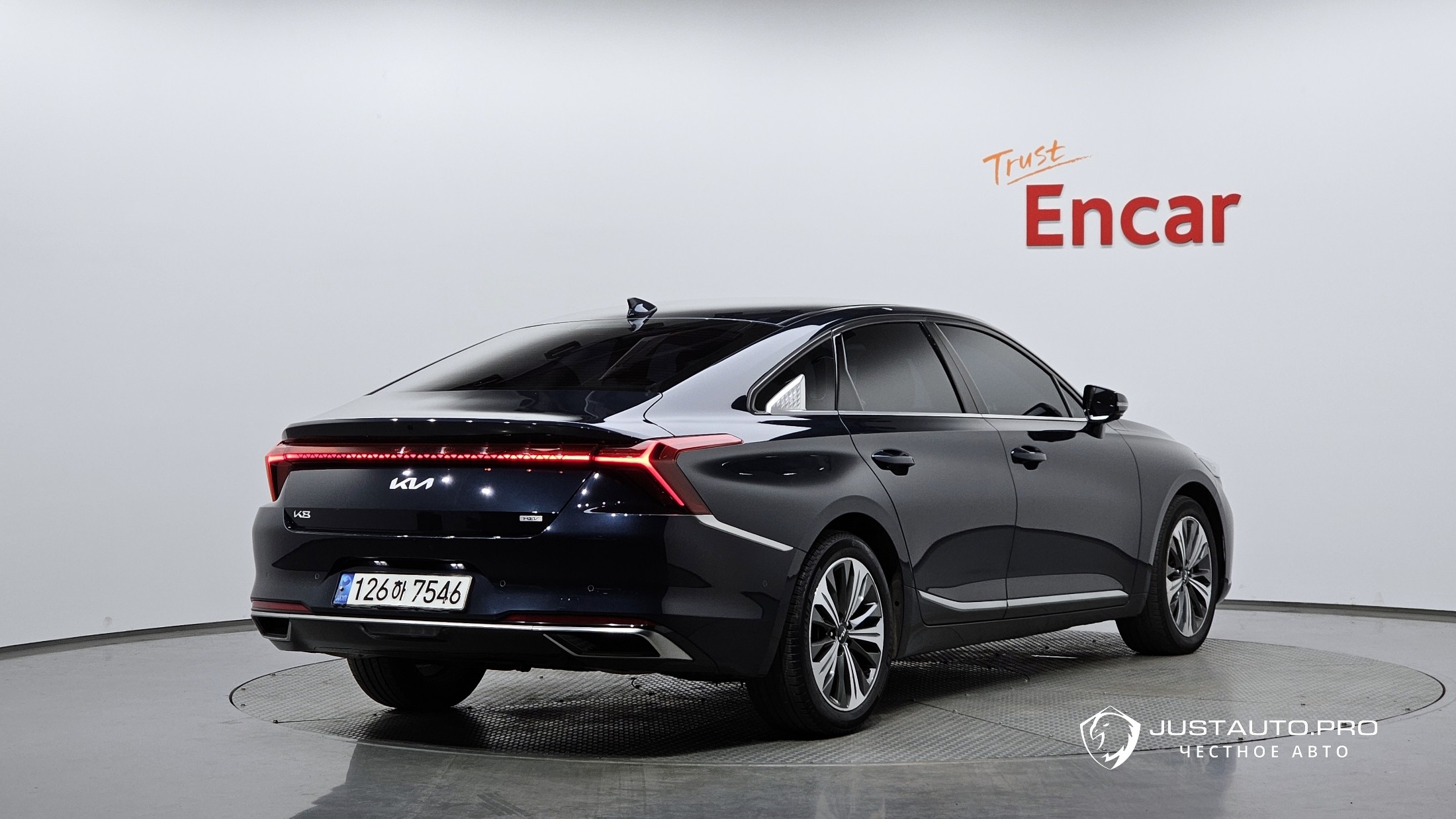 Автомобиль Kia K8