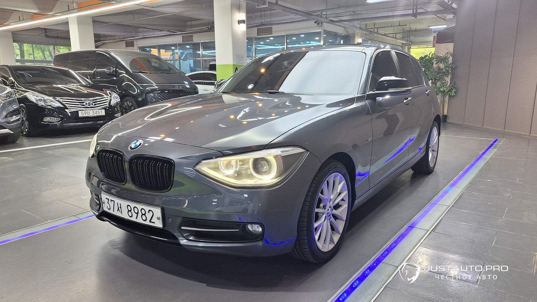 Автомобиль BMW 1-Series