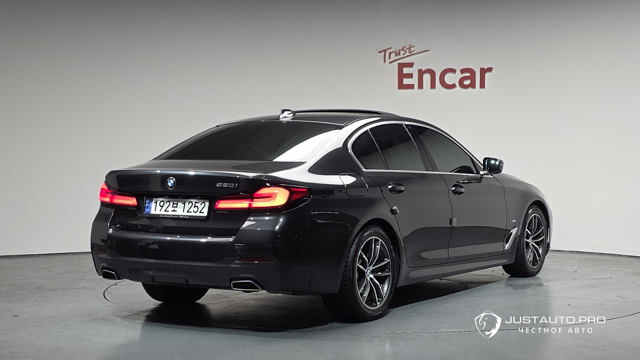 Автомобиль BMW 5-Series