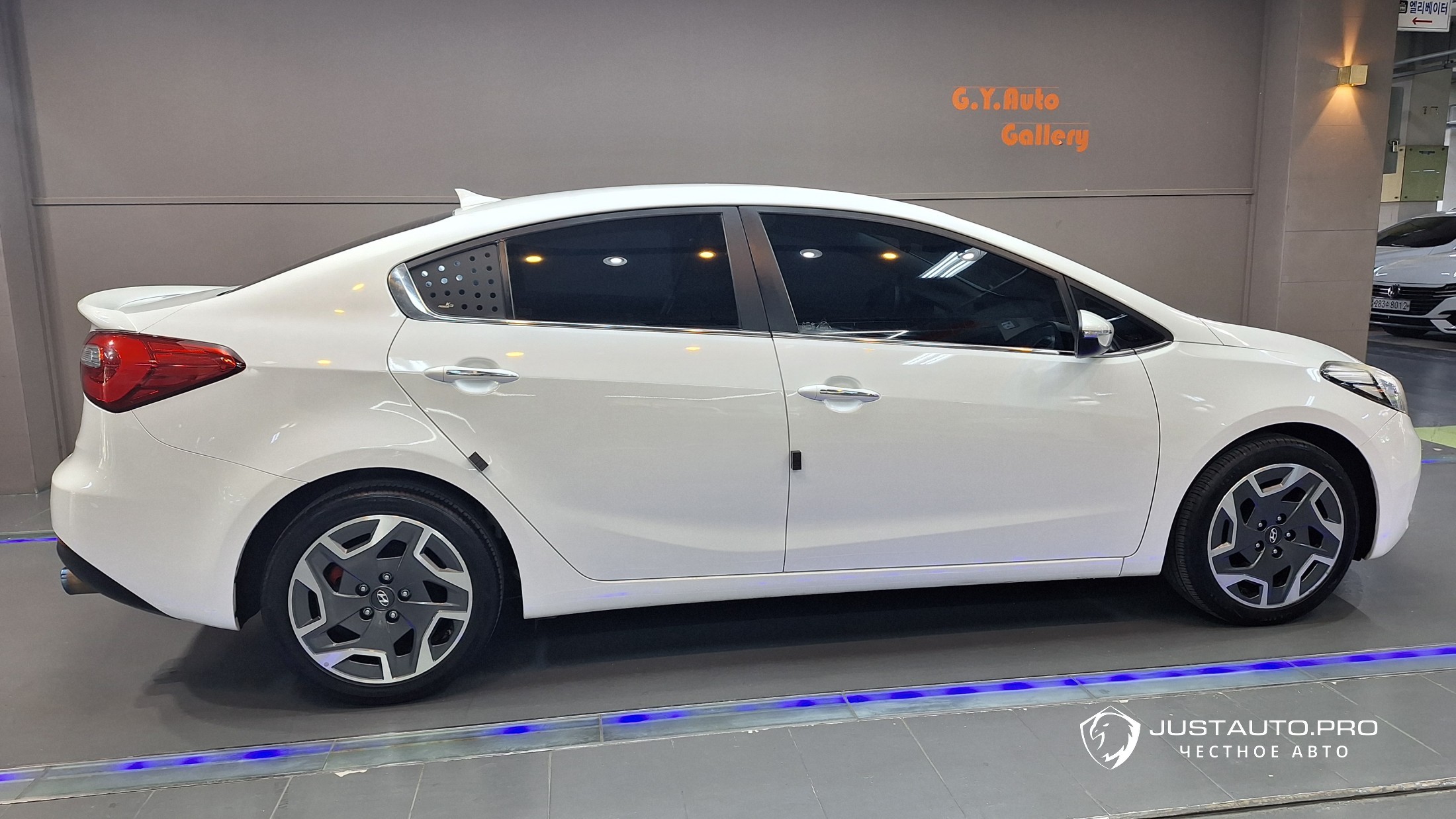 Автомобиль Kia K3