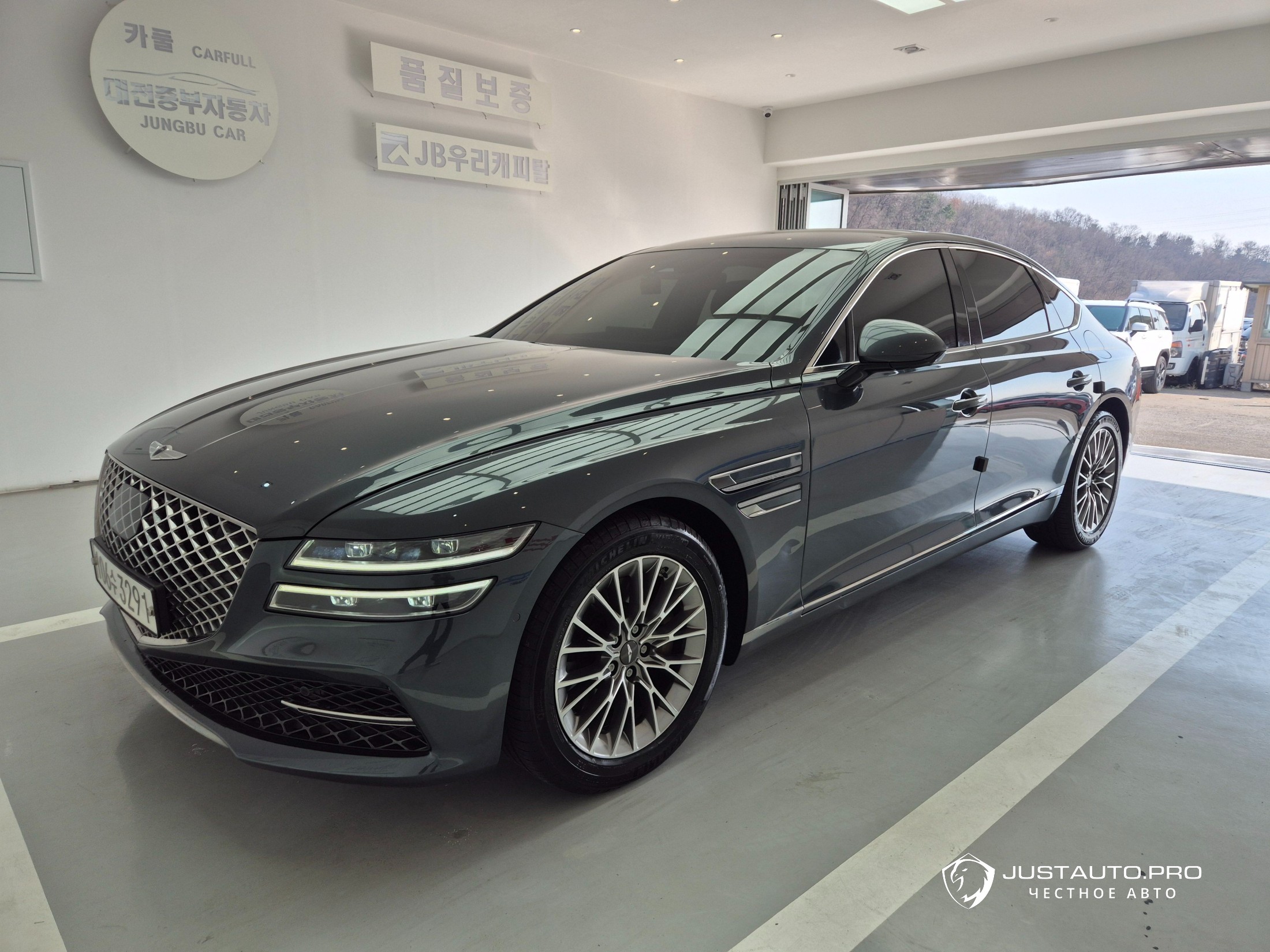 Автомобиль Genesis G80