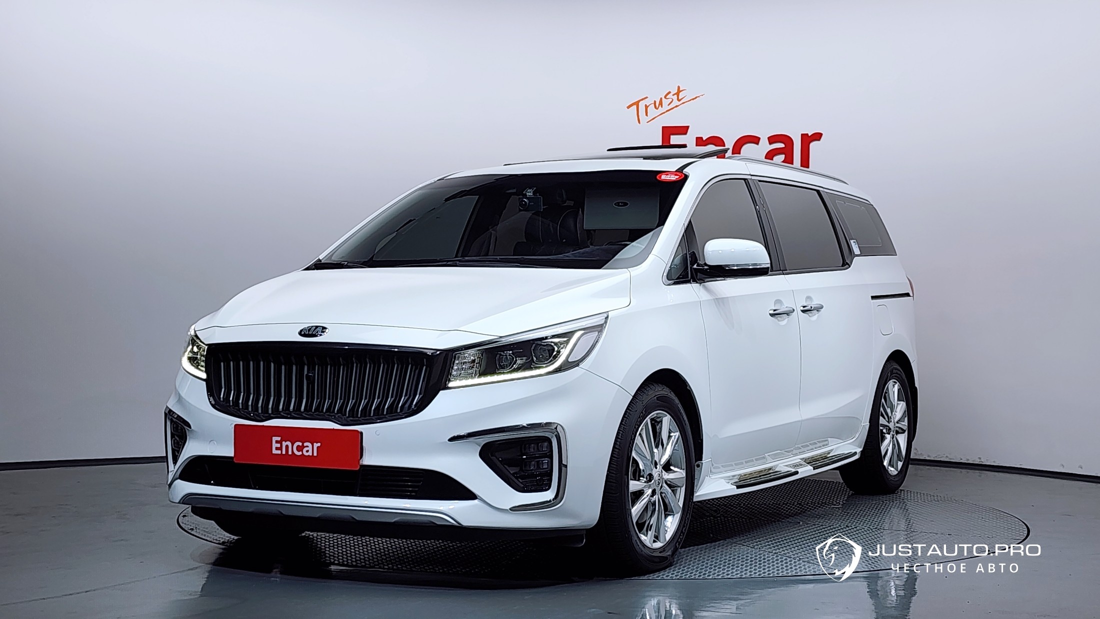 Автомобиль Kia Canival
