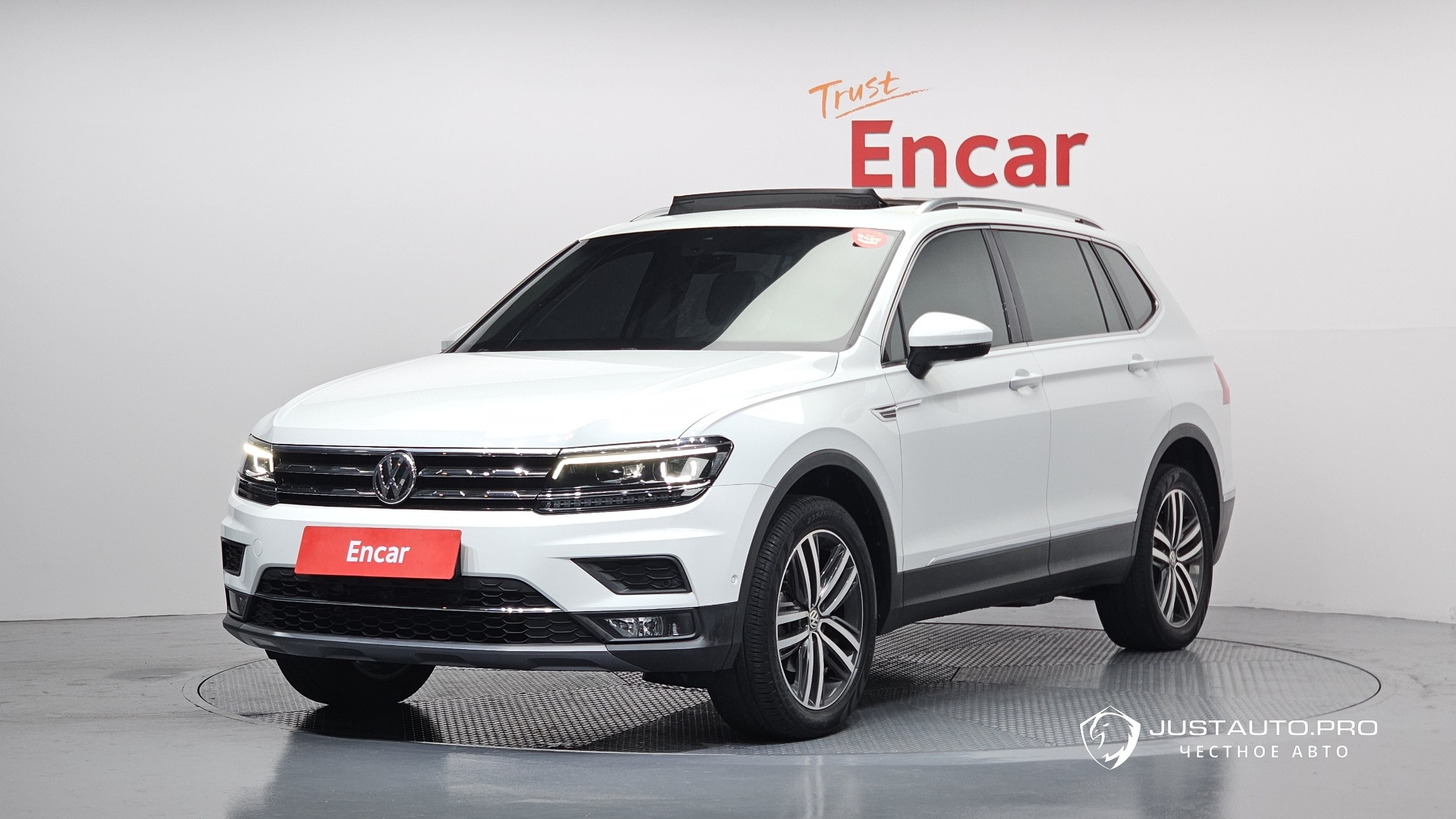 Автомобиль Volkswagen Tiguan