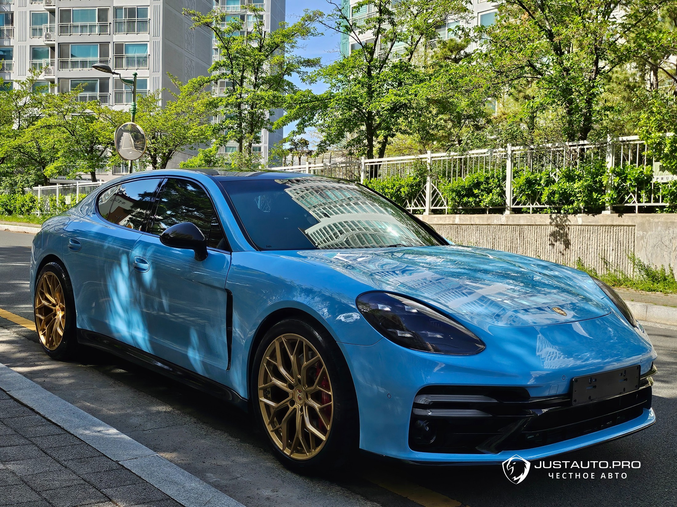 Автомобиль Porsche Panamera