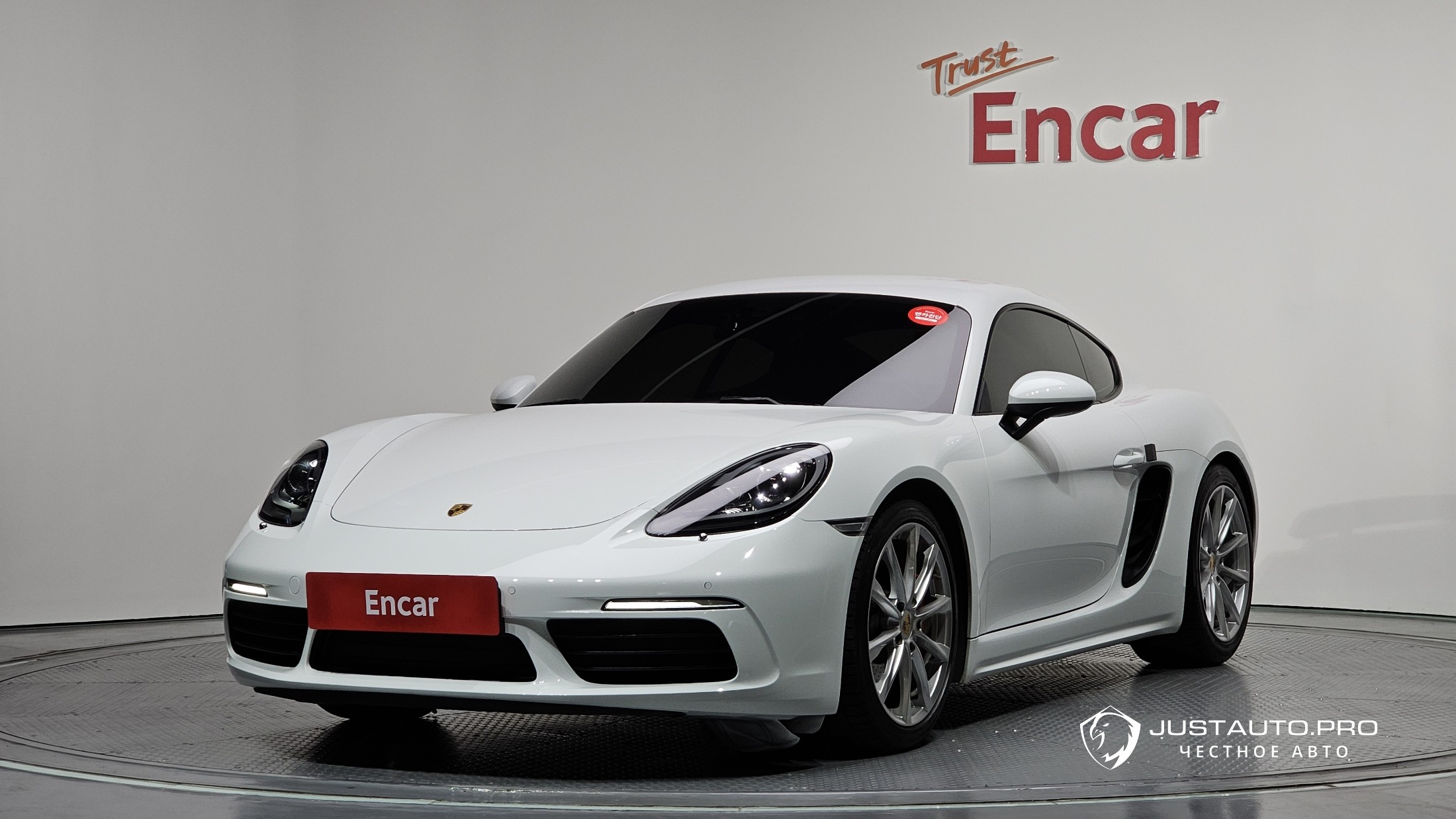 Автомобиль Porsche 718