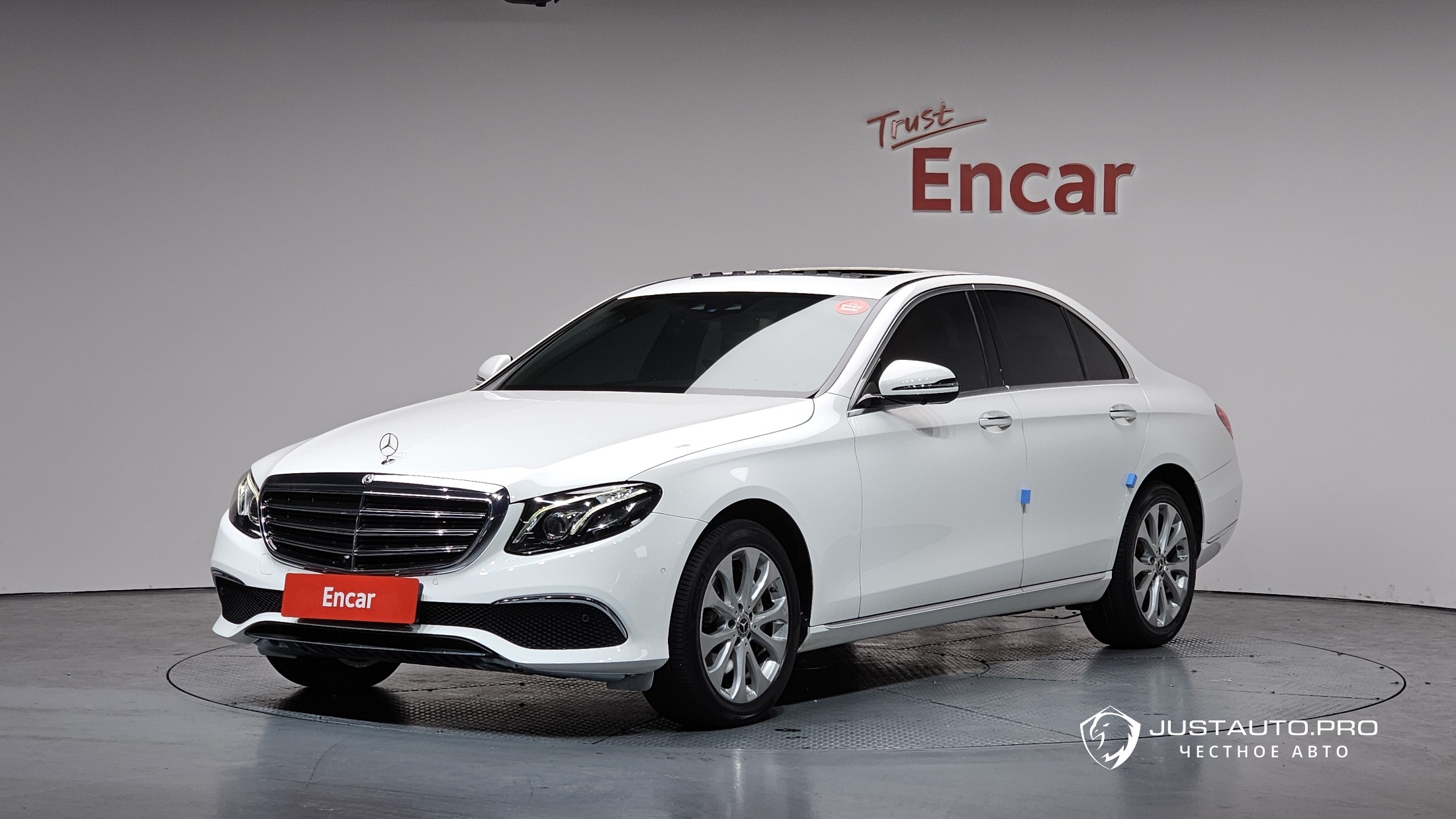 Автомобиль Mercedes-Benz E-Class